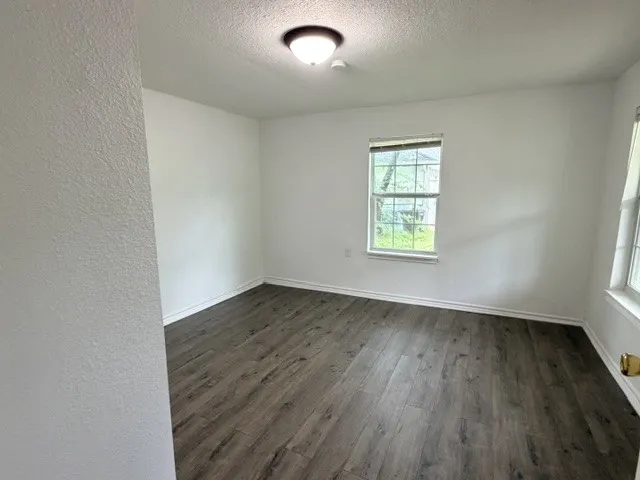 Single Family Residence For Sale in Grayson County , 927 W Baker Street, Denison, Texas 75020, 2 Bedroom, 1 Bathroom, Garage spaces, 994 Sqft, built in 1945, mls#21256137, Real Estate Agent in Denison, Homes For Sale in Grayson county, Homes For Sale in Denison, Realtor in Denison Texas, Real Estate Brokerage Independent Realty Texas, Luminita Cordes Realtor