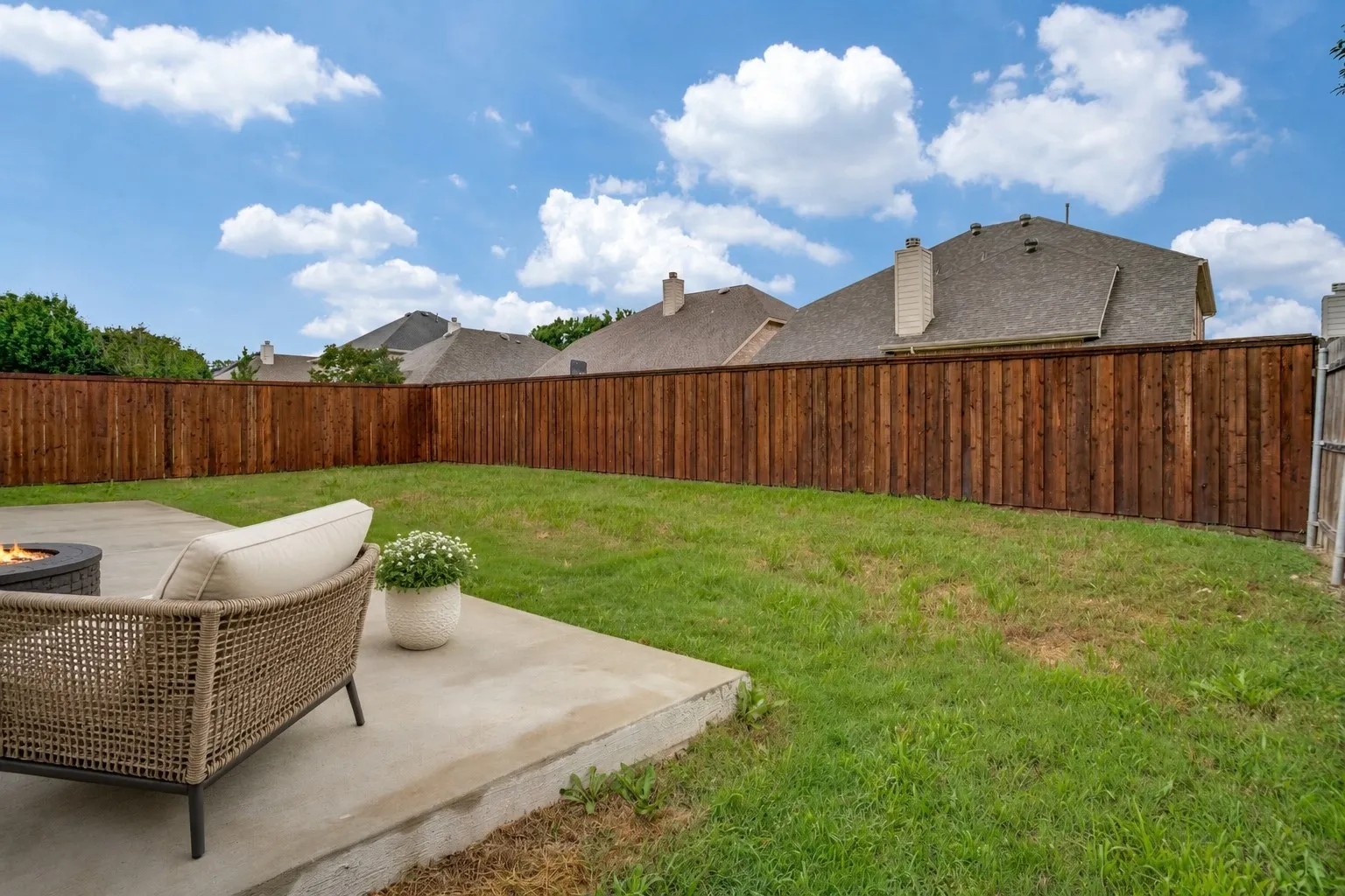 Single Family Residence For Sale in Collin County , 2906 Holly Lane, Wylie, Texas 75098, 4 Bedroom, 2 Bathroom, 2 Garage spaces, 1,990 Sqft, built in 2005, mls#21256121, Real Estate Agent in Wylie, Homes For Sale in Collin county, Homes For Sale in Wylie, Realtor in Wylie Texas, Real Estate Brokerage Independent Realty Texas, Luminita Cordes Realtor