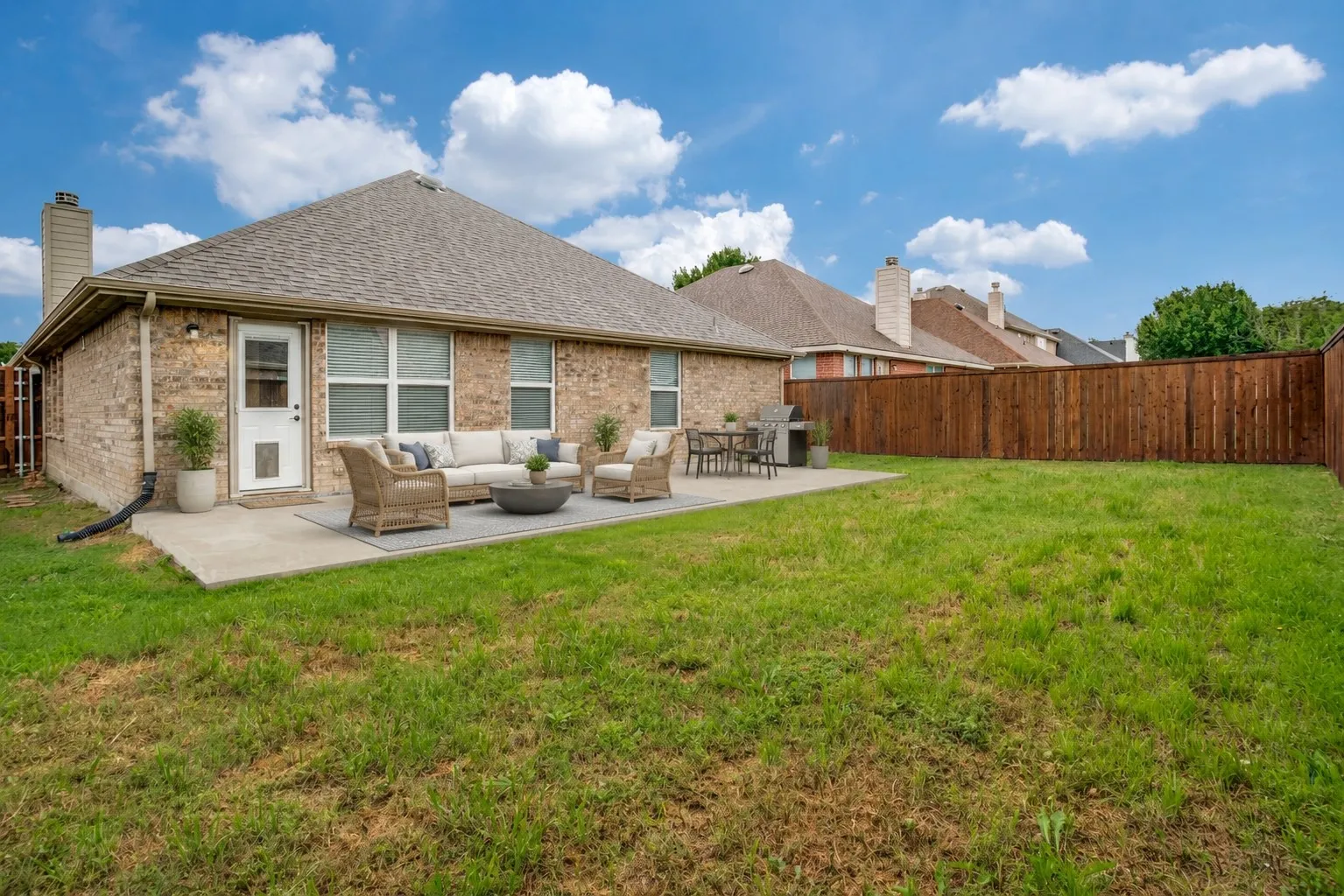 Single Family Residence For Sale in Collin County , 2906 Holly Lane, Wylie, Texas 75098, 4 Bedroom, 2 Bathroom, 2 Garage spaces, 1,990 Sqft, built in 2005, mls#21256121, Real Estate Agent in Wylie, Homes For Sale in Collin county, Homes For Sale in Wylie, Realtor in Wylie Texas, Real Estate Brokerage Independent Realty Texas, Luminita Cordes Realtor