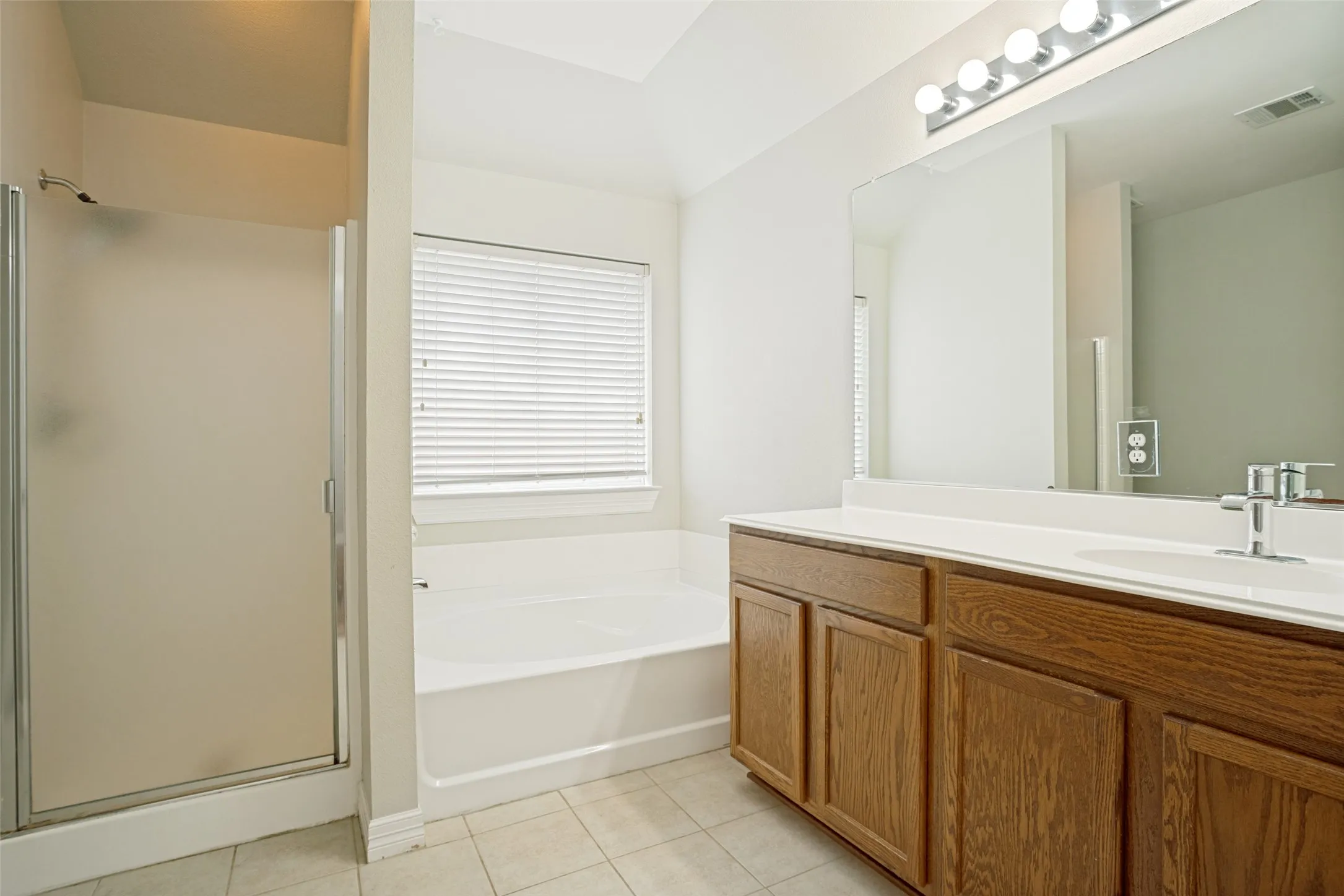 Single Family Residence For Sale in Collin County , 2906 Holly Lane, Wylie, Texas 75098, 4 Bedroom, 2 Bathroom, 2 Garage spaces, 1,990 Sqft, built in 2005, mls#21256121, Real Estate Agent in Wylie, Homes For Sale in Collin county, Homes For Sale in Wylie, Realtor in Wylie Texas, Real Estate Brokerage Independent Realty Texas, Luminita Cordes Realtor