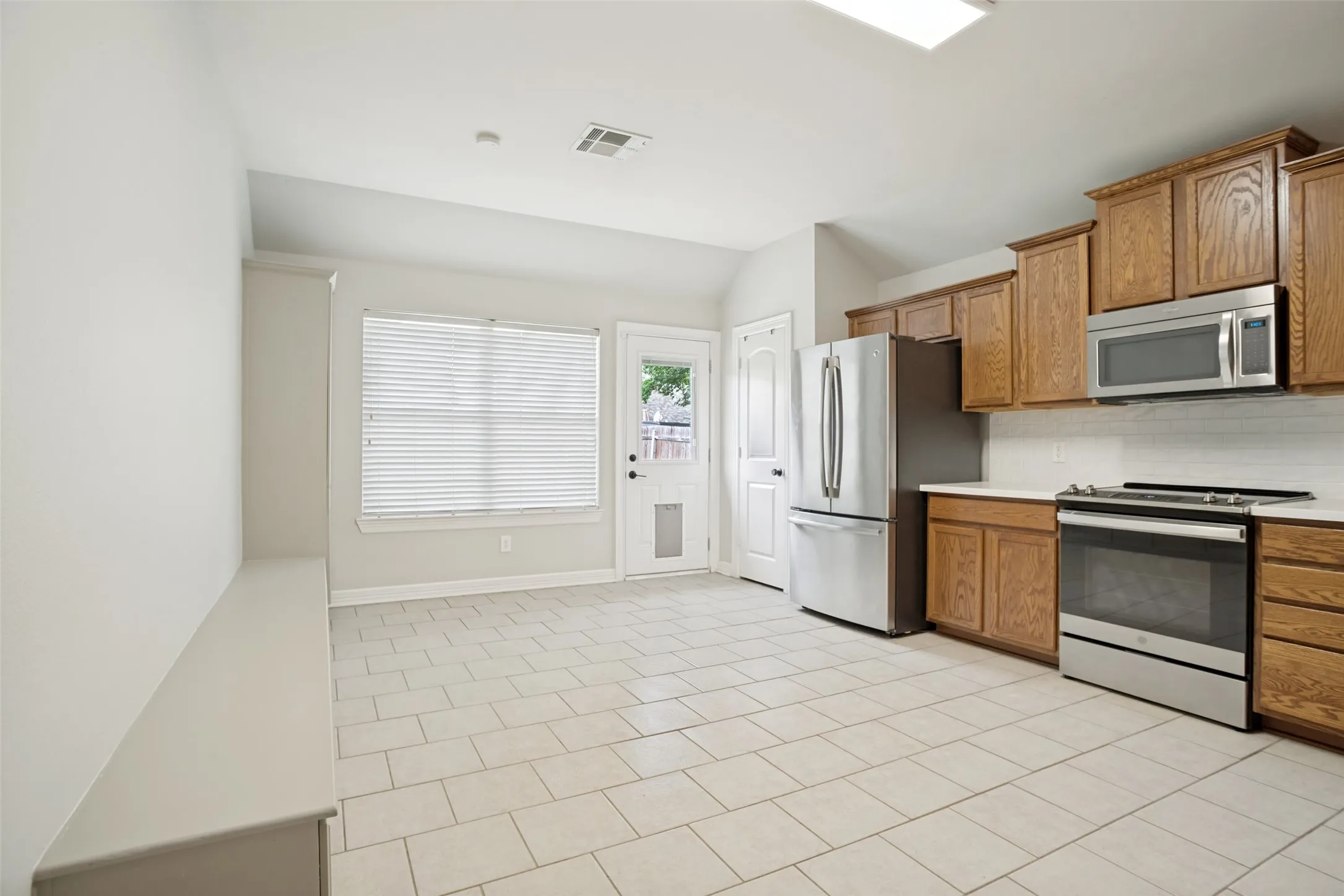 Single Family Residence For Sale in Collin County , 2906 Holly Lane, Wylie, Texas 75098, 4 Bedroom, 2 Bathroom, 2 Garage spaces, 1,990 Sqft, built in 2005, mls#21256121, Real Estate Agent in Wylie, Homes For Sale in Collin county, Homes For Sale in Wylie, Realtor in Wylie Texas, Real Estate Brokerage Independent Realty Texas, Luminita Cordes Realtor