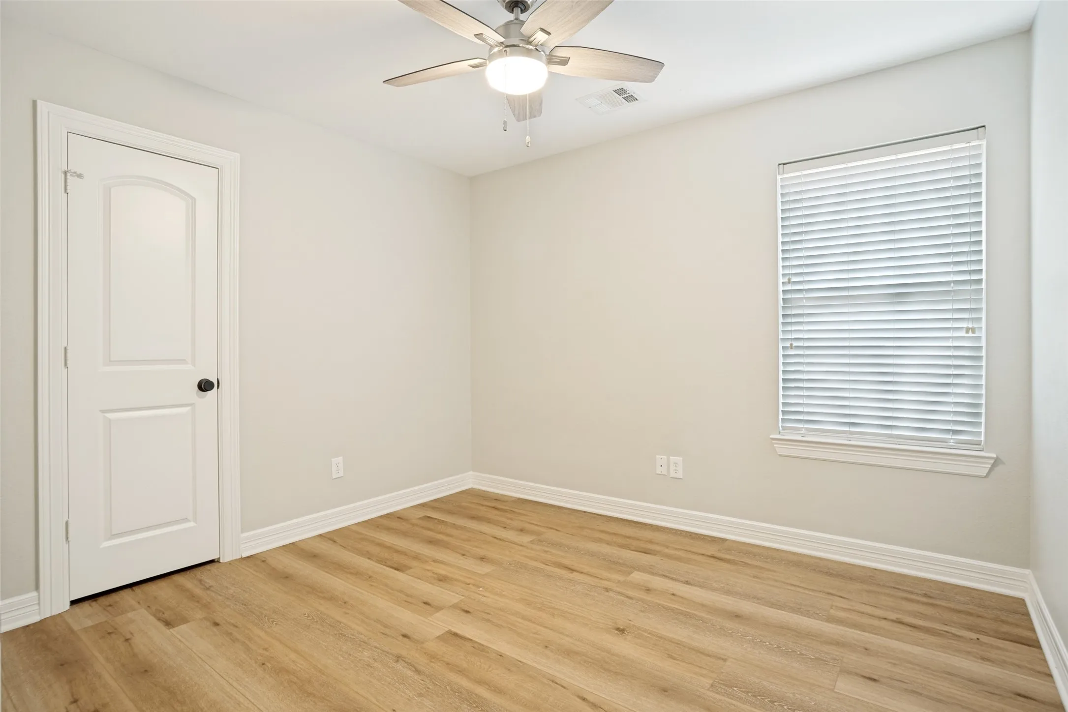 Single Family Residence For Sale in Collin County , 2906 Holly Lane, Wylie, Texas 75098, 4 Bedroom, 2 Bathroom, 2 Garage spaces, 1,990 Sqft, built in 2005, mls#21256121, Real Estate Agent in Wylie, Homes For Sale in Collin county, Homes For Sale in Wylie, Realtor in Wylie Texas, Real Estate Brokerage Independent Realty Texas, Luminita Cordes Realtor