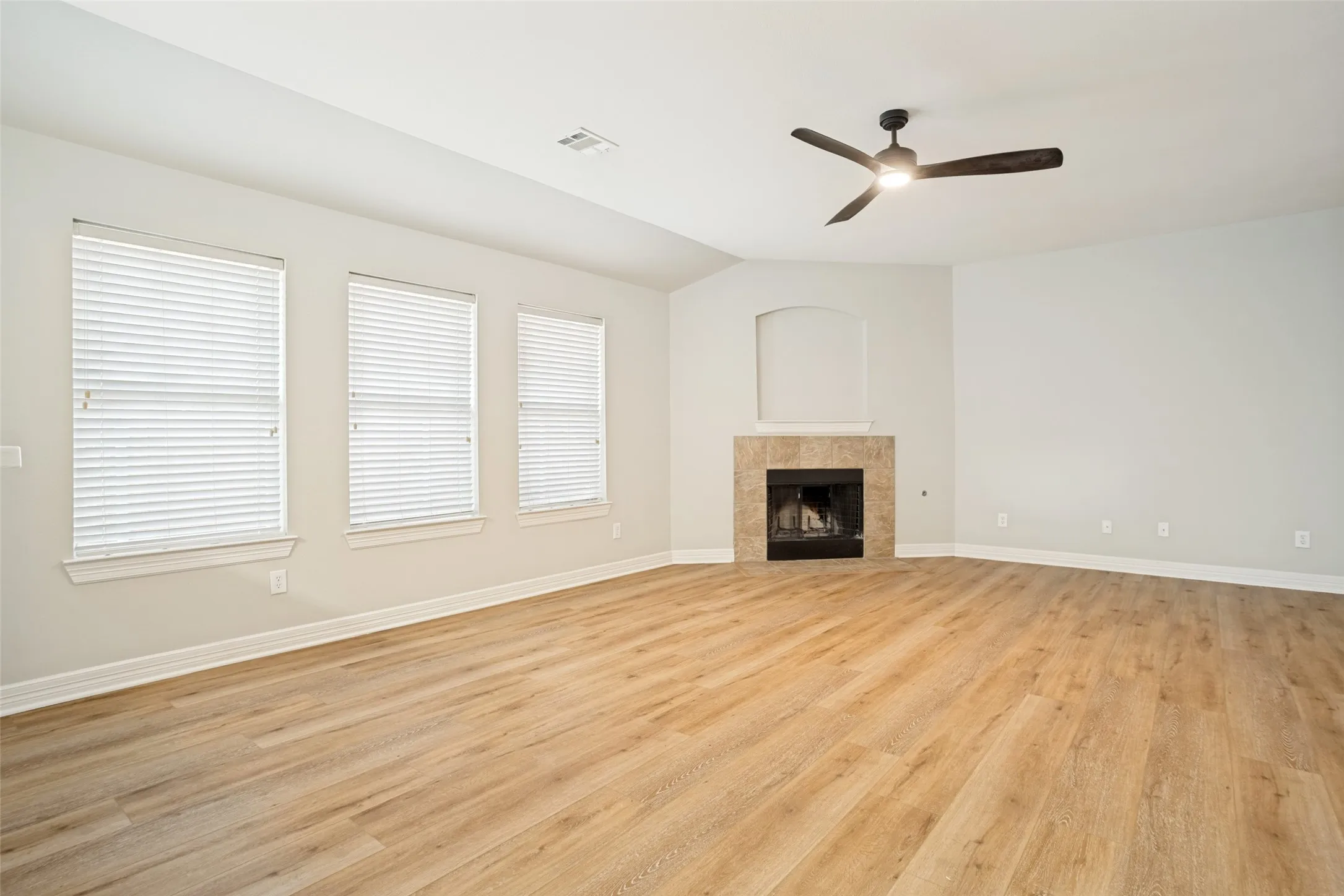 Single Family Residence For Sale in Collin County , 2906 Holly Lane, Wylie, Texas 75098, 4 Bedroom, 2 Bathroom, 2 Garage spaces, 1,990 Sqft, built in 2005, mls#21256121, Real Estate Agent in Wylie, Homes For Sale in Collin county, Homes For Sale in Wylie, Realtor in Wylie Texas, Real Estate Brokerage Independent Realty Texas, Luminita Cordes Realtor
