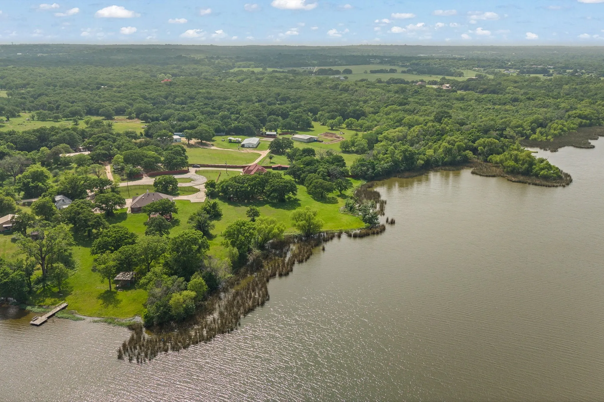 Single Family Residence For Sale in Johnson County , 1701 W Lake Shore Drive, Alvarado, Texas 76009, 3 Bedroom, 3 Bathroom, 2 Garage spaces, 4,121 Sqft, built in 1998, Preowned, mls#21254836, Real Estate Agent in Alvarado, Homes For Sale in Johnson county, Homes For Sale in Alvarado, Realtor in Alvarado Texas, Real Estate Brokerage Independent Realty Texas, Luminita Cordes Realtor