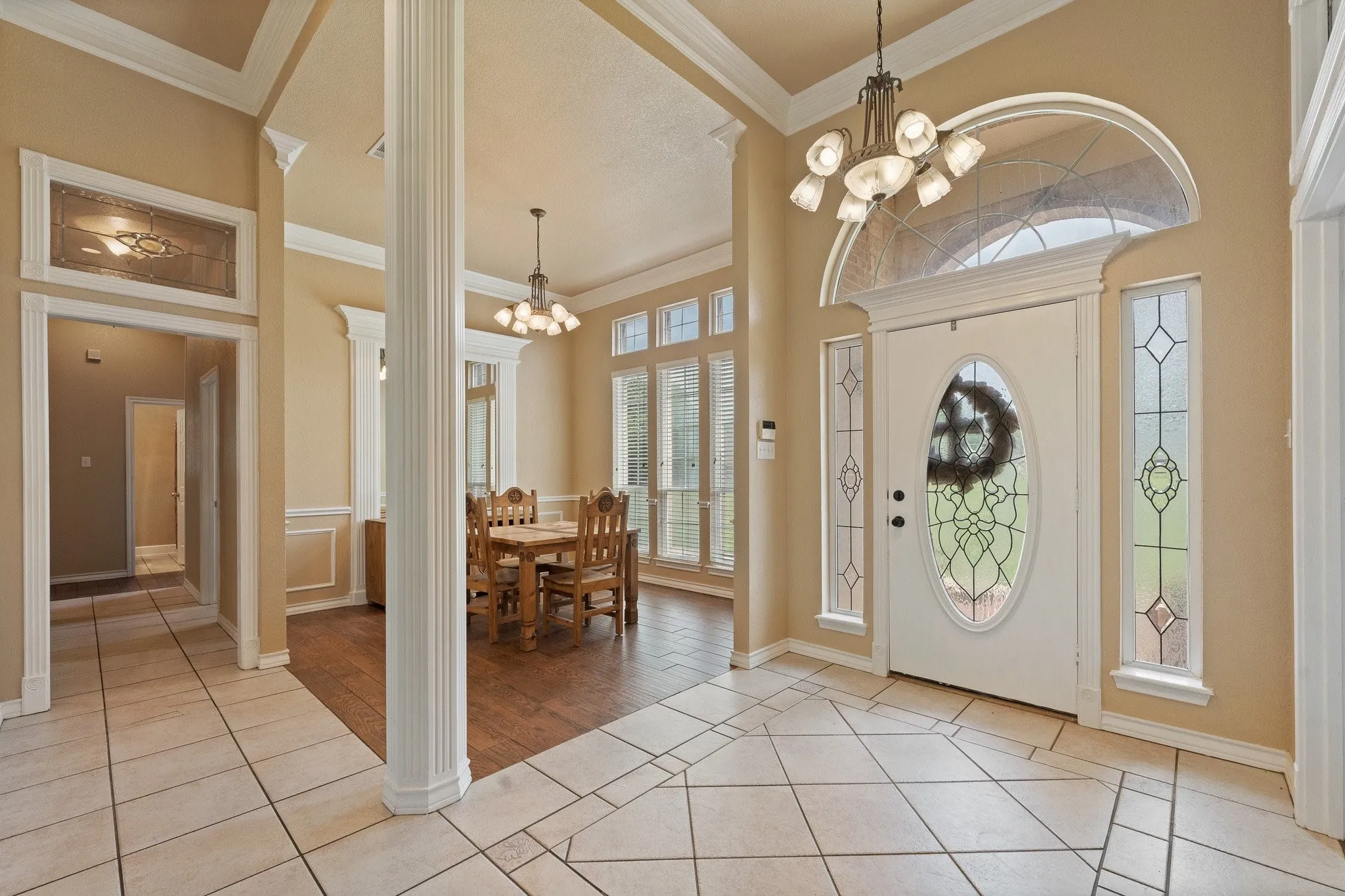 Single Family Residence For Sale in Johnson County , 1701 W Lake Shore Drive, Alvarado, Texas 76009, 3 Bedroom, 3 Bathroom, 2 Garage spaces, 4,121 Sqft, built in 1998, Preowned, mls#21254836, Real Estate Agent in Alvarado, Homes For Sale in Johnson county, Homes For Sale in Alvarado, Realtor in Alvarado Texas, Real Estate Brokerage Independent Realty Texas, Luminita Cordes Realtor