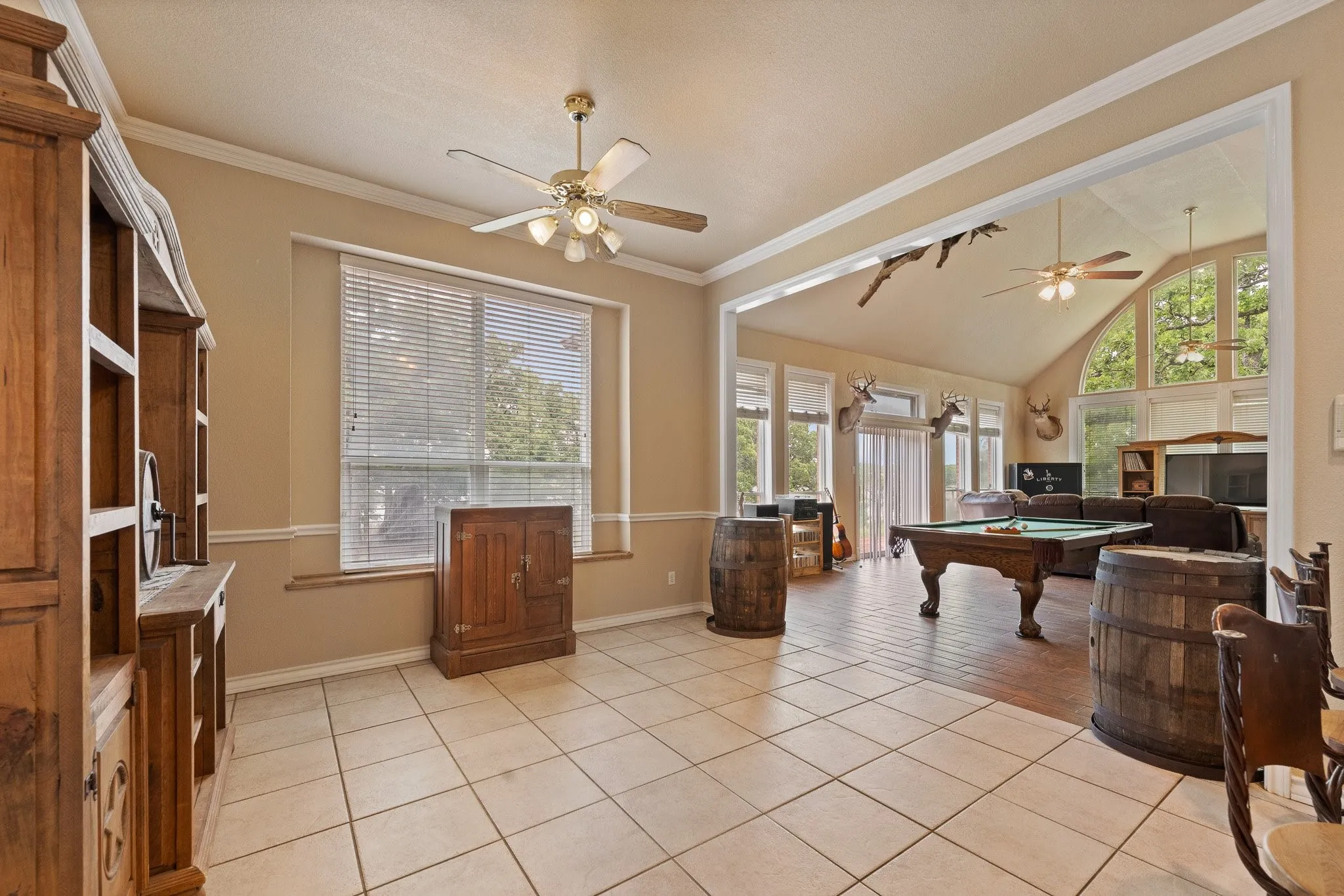 Single Family Residence For Sale in Johnson County , 1701 W Lake Shore Drive, Alvarado, Texas 76009, 3 Bedroom, 3 Bathroom, 2 Garage spaces, 4,121 Sqft, built in 1998, Preowned, mls#21254836, Real Estate Agent in Alvarado, Homes For Sale in Johnson county, Homes For Sale in Alvarado, Realtor in Alvarado Texas, Real Estate Brokerage Independent Realty Texas, Luminita Cordes Realtor