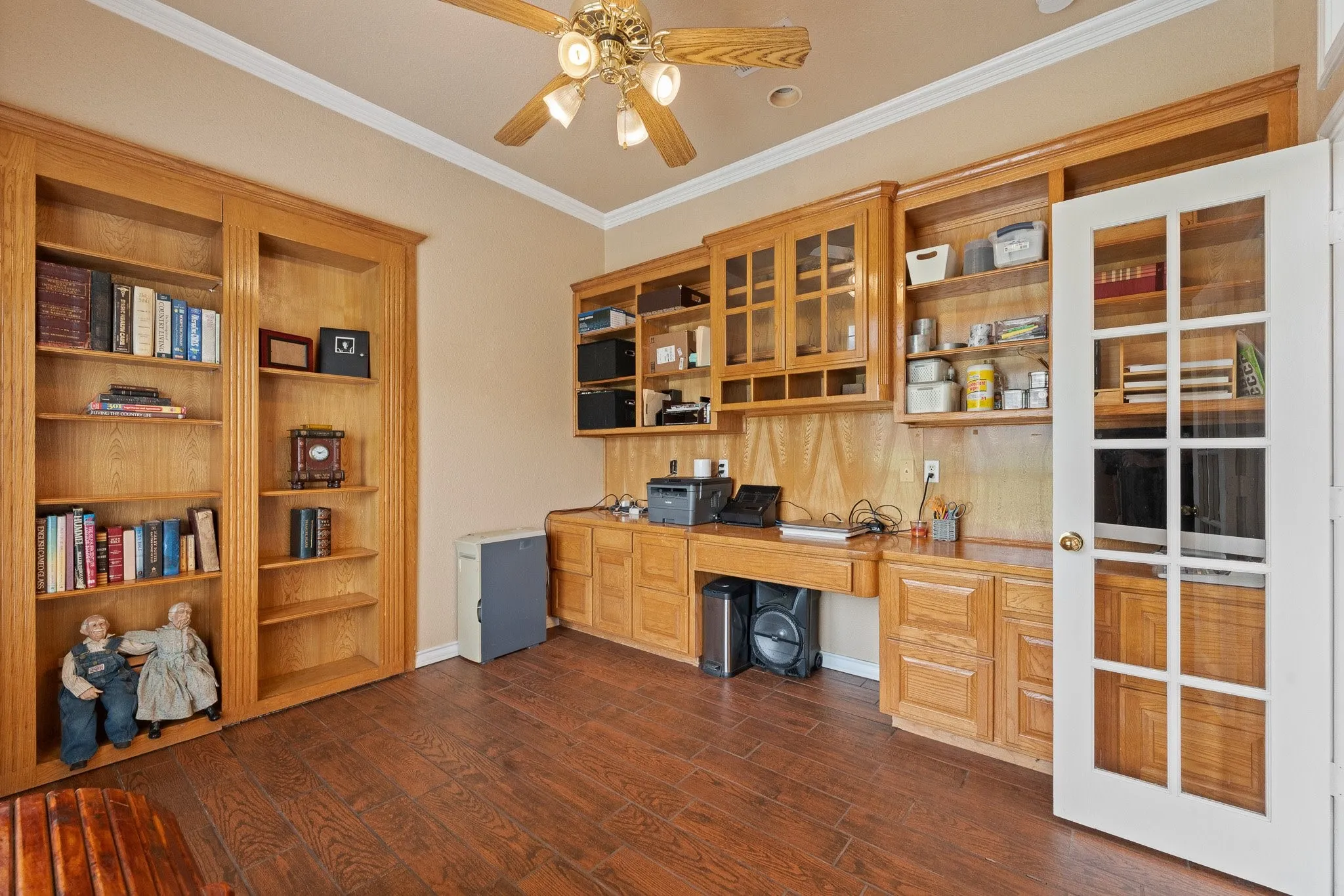 Single Family Residence For Sale in Johnson County , 1701 W Lake Shore Drive, Alvarado, Texas 76009, 3 Bedroom, 3 Bathroom, 2 Garage spaces, 4,121 Sqft, built in 1998, Preowned, mls#21254836, Real Estate Agent in Alvarado, Homes For Sale in Johnson county, Homes For Sale in Alvarado, Realtor in Alvarado Texas, Real Estate Brokerage Independent Realty Texas, Luminita Cordes Realtor