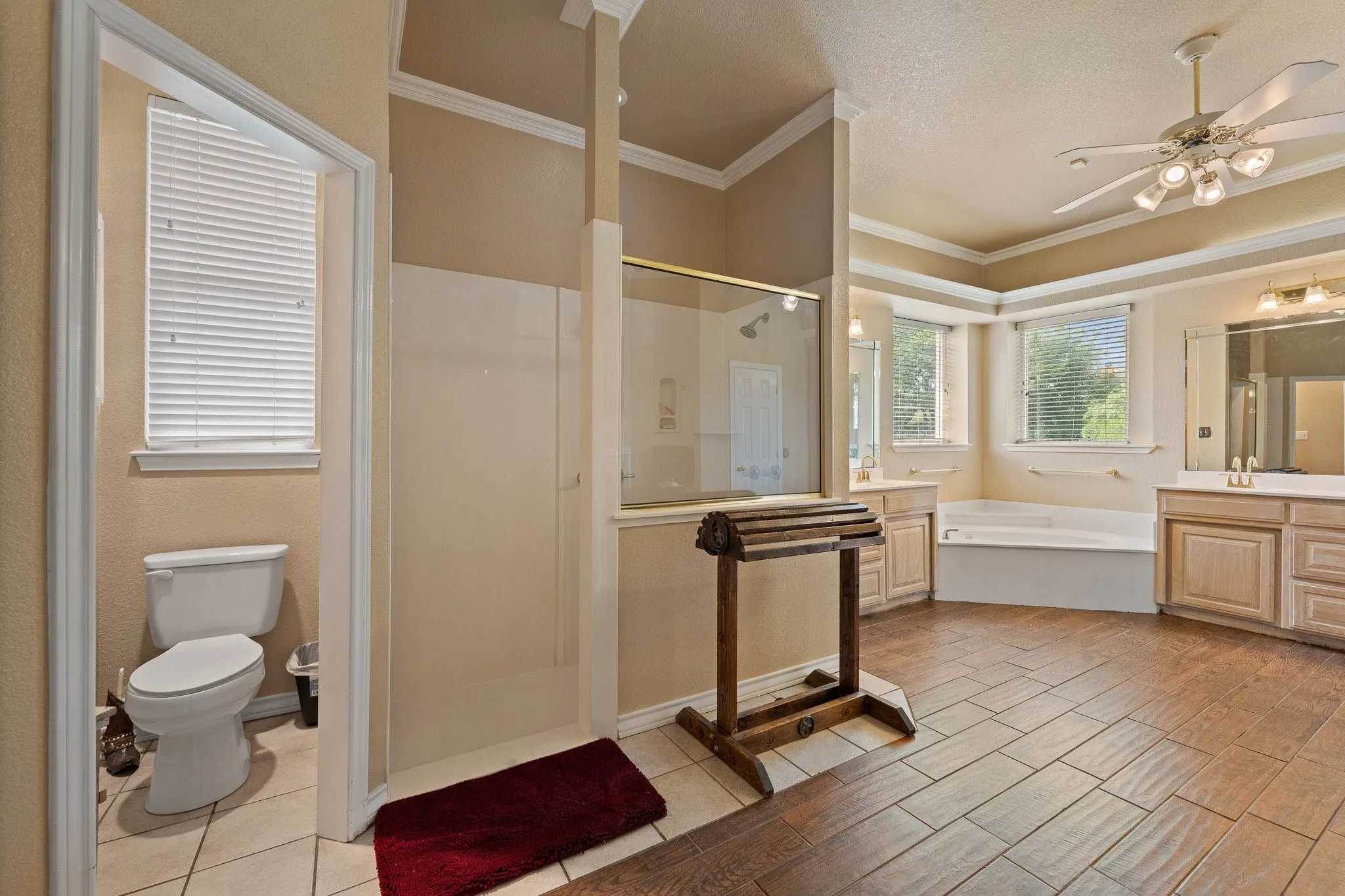 Single Family Residence For Sale in Johnson County , 1701 W Lake Shore Drive, Alvarado, Texas 76009, 3 Bedroom, 3 Bathroom, 2 Garage spaces, 4,121 Sqft, built in 1998, Preowned, mls#21254836, Real Estate Agent in Alvarado, Homes For Sale in Johnson county, Homes For Sale in Alvarado, Realtor in Alvarado Texas, Real Estate Brokerage Independent Realty Texas, Luminita Cordes Realtor