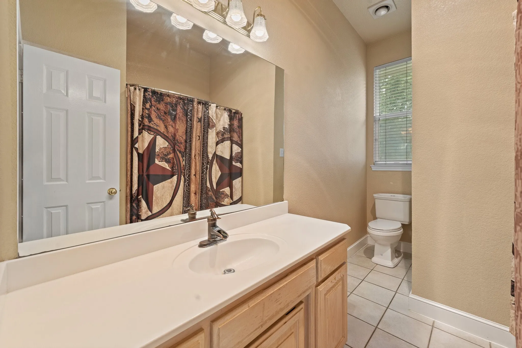 Single Family Residence For Sale in Johnson County , 1701 W Lake Shore Drive, Alvarado, Texas 76009, 3 Bedroom, 3 Bathroom, 2 Garage spaces, 4,121 Sqft, built in 1998, Preowned, mls#21254836, Real Estate Agent in Alvarado, Homes For Sale in Johnson county, Homes For Sale in Alvarado, Realtor in Alvarado Texas, Real Estate Brokerage Independent Realty Texas, Luminita Cordes Realtor