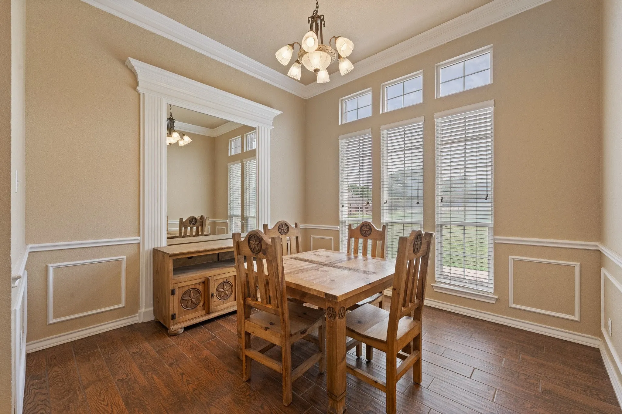 Single Family Residence For Sale in Johnson County , 1701 W Lake Shore Drive, Alvarado, Texas 76009, 3 Bedroom, 3 Bathroom, 2 Garage spaces, 4,121 Sqft, built in 1998, Preowned, mls#21254836, Real Estate Agent in Alvarado, Homes For Sale in Johnson county, Homes For Sale in Alvarado, Realtor in Alvarado Texas, Real Estate Brokerage Independent Realty Texas, Luminita Cordes Realtor
