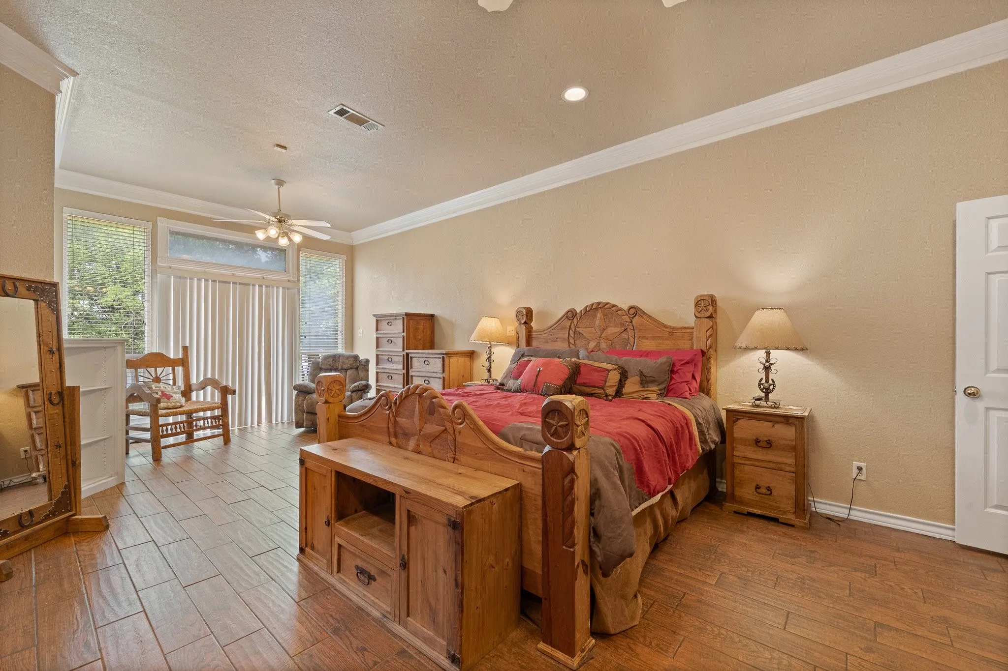 Single Family Residence For Sale in Johnson County , 1701 W Lake Shore Drive, Alvarado, Texas 76009, 3 Bedroom, 3 Bathroom, 2 Garage spaces, 4,121 Sqft, built in 1998, Preowned, mls#21254836, Real Estate Agent in Alvarado, Homes For Sale in Johnson county, Homes For Sale in Alvarado, Realtor in Alvarado Texas, Real Estate Brokerage Independent Realty Texas, Luminita Cordes Realtor