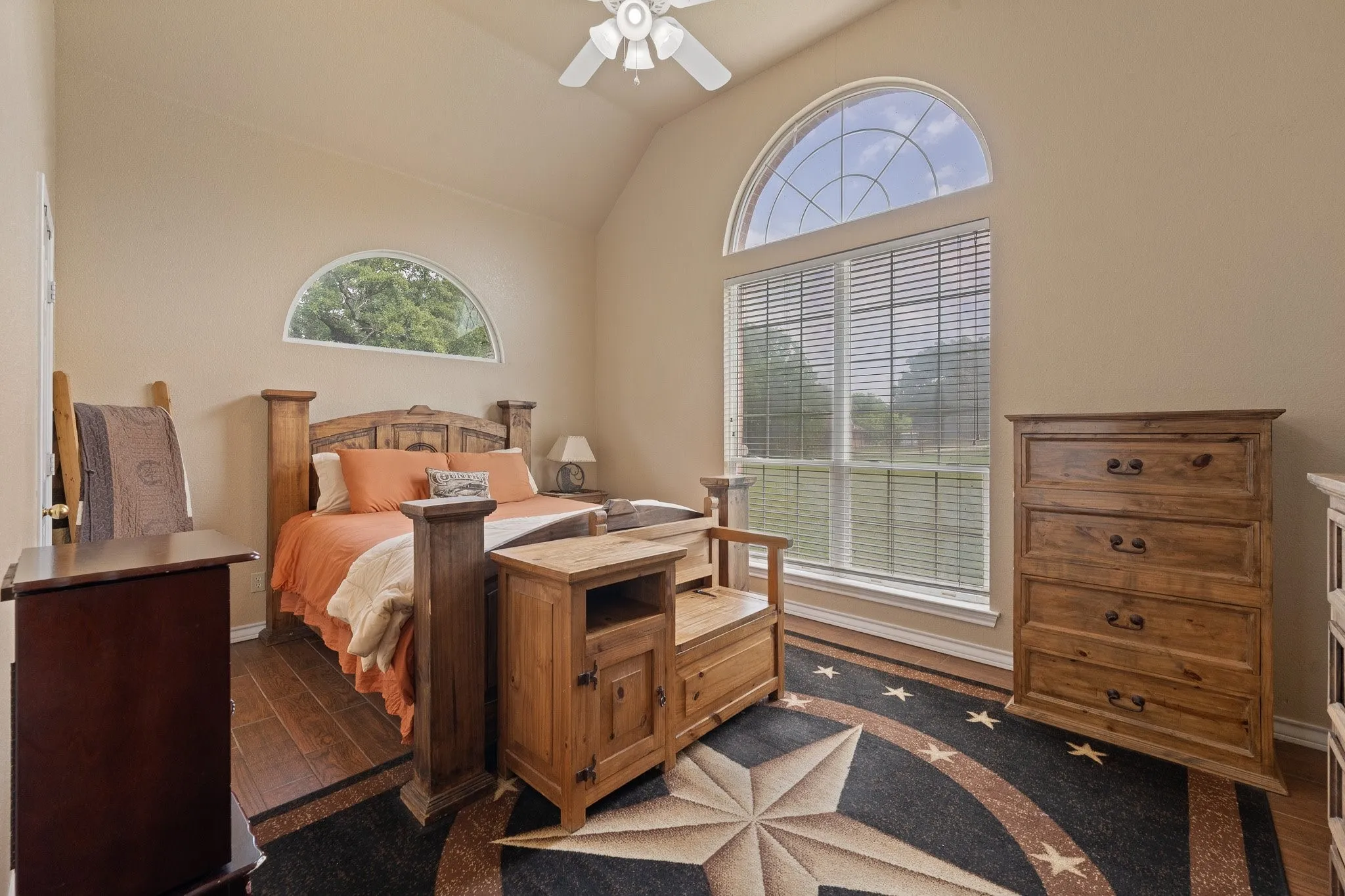 Single Family Residence For Sale in Johnson County , 1701 W Lake Shore Drive, Alvarado, Texas 76009, 3 Bedroom, 3 Bathroom, 2 Garage spaces, 4,121 Sqft, built in 1998, Preowned, mls#21254836, Real Estate Agent in Alvarado, Homes For Sale in Johnson county, Homes For Sale in Alvarado, Realtor in Alvarado Texas, Real Estate Brokerage Independent Realty Texas, Luminita Cordes Realtor