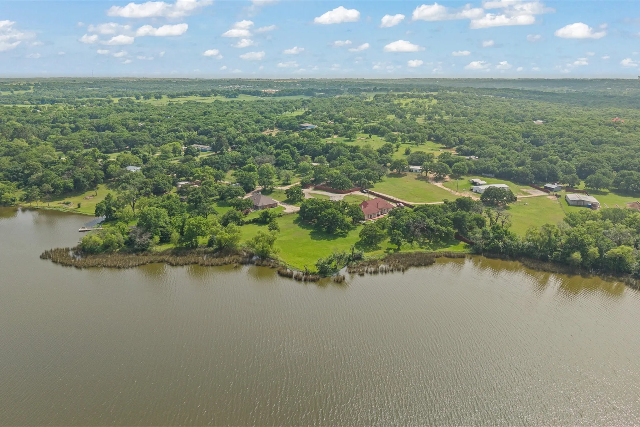 Single Family Residence For Sale in Johnson County , 1701 W Lake Shore Drive, Alvarado, Texas 76009, 3 Bedroom, 3 Bathroom, 2 Garage spaces, 4,121 Sqft, built in 1998, Preowned, mls#21254836, Real Estate Agent in Alvarado, Homes For Sale in Johnson county, Homes For Sale in Alvarado, Realtor in Alvarado Texas, Real Estate Brokerage Independent Realty Texas, Luminita Cordes Realtor