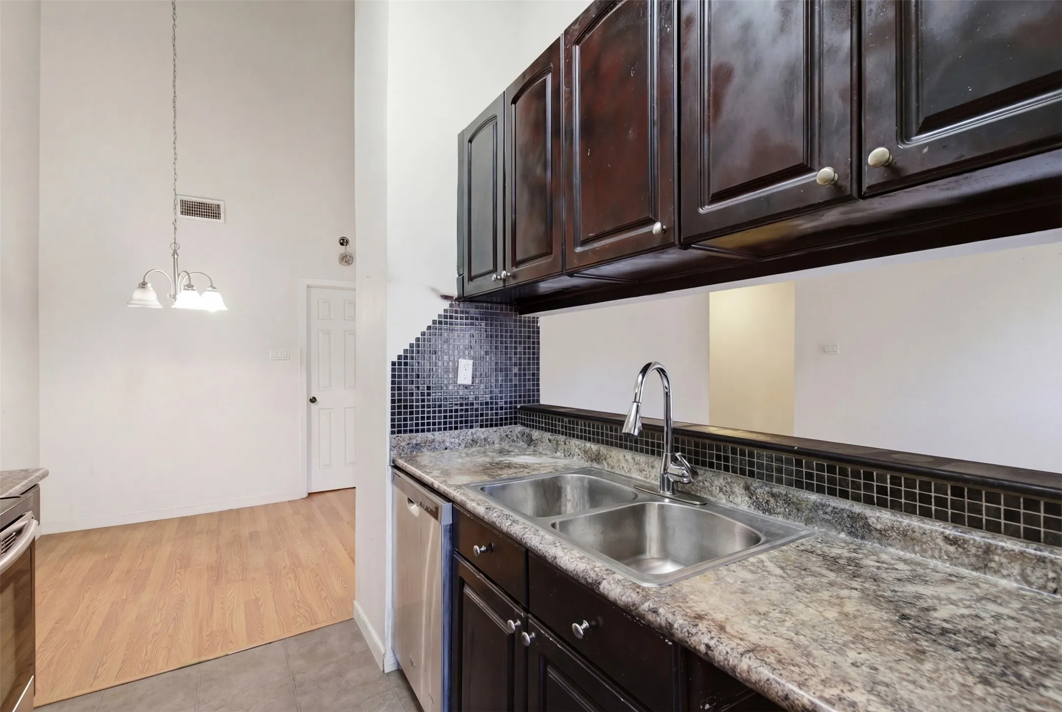 Condominium For Sale in Dallas County , 5981 Arapaho Road 602, Dallas, Texas 75248, 2 Bedroom, 2 Bathroom, Garage spaces, 1,038 Sqft, built in 1980, Preowned, mls#21253664, Real Estate Agent in Dallas, Homes For Sale in Dallas county, Homes For Sale in Dallas, Realtor in Dallas Texas, Real Estate Brokerage Independent Realty Texas, Luminita Cordes Realtor