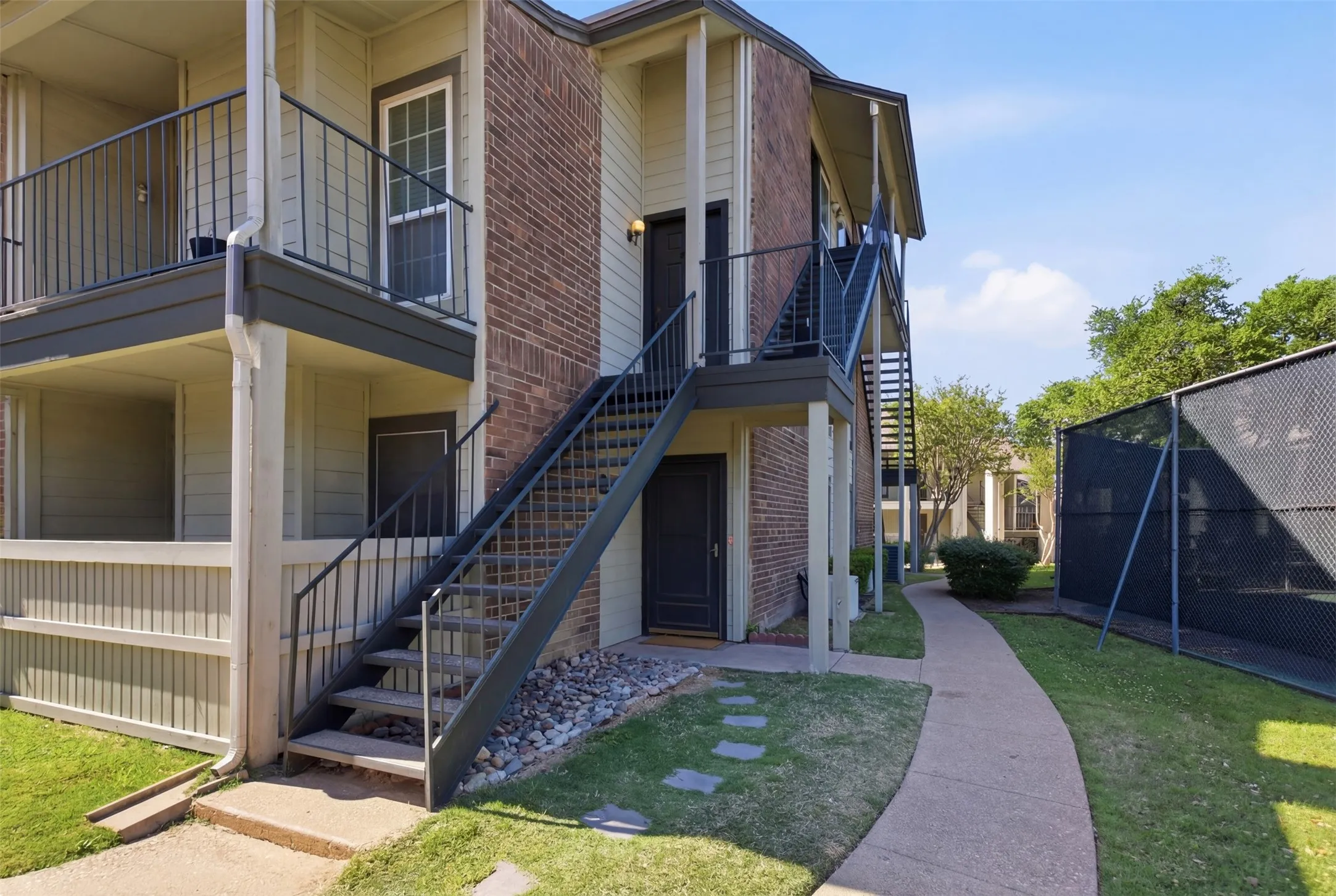 Condominium For Sale in Dallas County , 5981 Arapaho Road 602, Dallas, Texas 75248, 2 Bedroom, 2 Bathroom, Garage spaces, 1,038 Sqft, built in 1980, Preowned, mls#21253664, Real Estate Agent in Dallas, Homes For Sale in Dallas county, Homes For Sale in Dallas, Realtor in Dallas Texas, Real Estate Brokerage Independent Realty Texas, Luminita Cordes Realtor