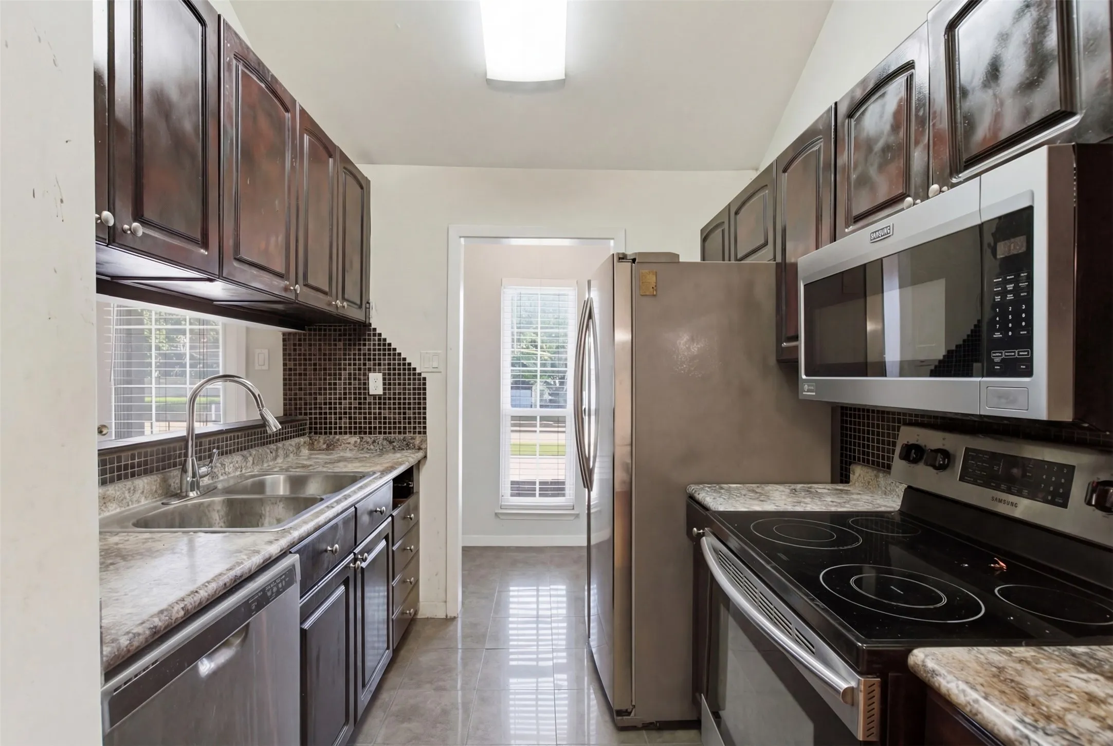 Condominium For Sale in Dallas County , 5981 Arapaho Road 602, Dallas, Texas 75248, 2 Bedroom, 2 Bathroom, Garage spaces, 1,038 Sqft, built in 1980, Preowned, mls#21253664, Real Estate Agent in Dallas, Homes For Sale in Dallas county, Homes For Sale in Dallas, Realtor in Dallas Texas, Real Estate Brokerage Independent Realty Texas, Luminita Cordes Realtor
