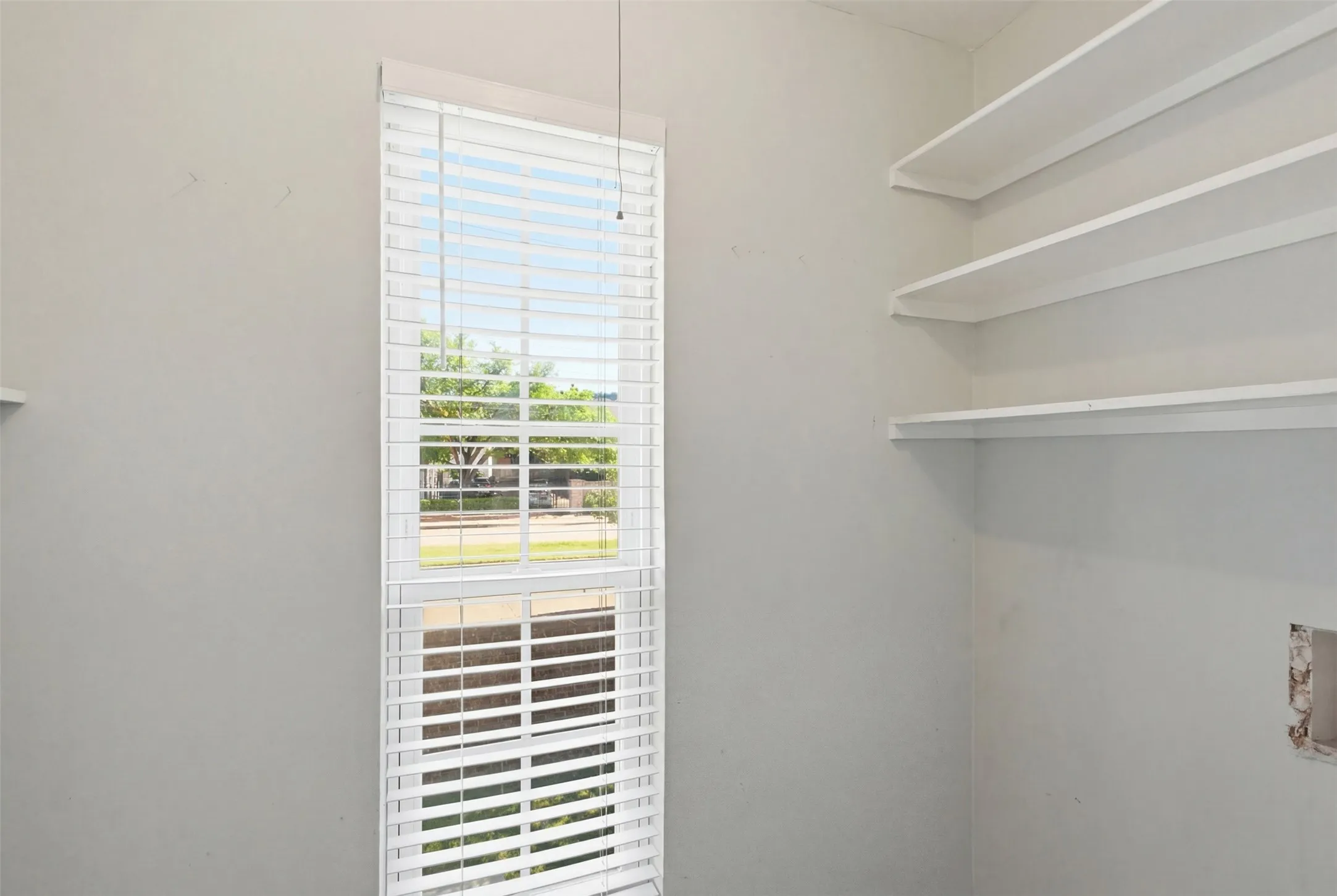 Condominium For Sale in Dallas County , 5981 Arapaho Road 602, Dallas, Texas 75248, 2 Bedroom, 2 Bathroom, Garage spaces, 1,038 Sqft, built in 1980, Preowned, mls#21253664, Real Estate Agent in Dallas, Homes For Sale in Dallas county, Homes For Sale in Dallas, Realtor in Dallas Texas, Real Estate Brokerage Independent Realty Texas, Luminita Cordes Realtor