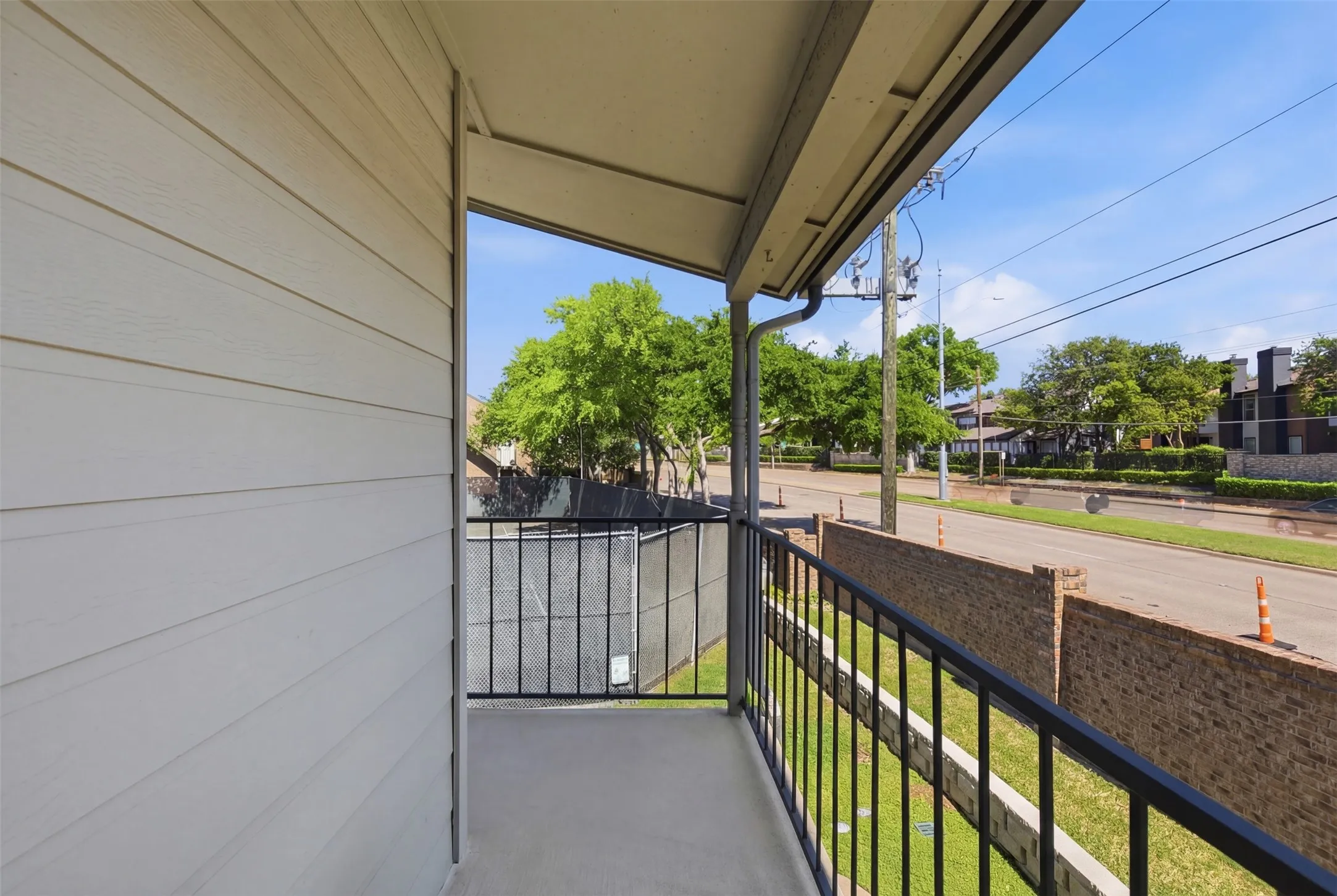 Condominium For Sale in Dallas County , 5981 Arapaho Road 602, Dallas, Texas 75248, 2 Bedroom, 2 Bathroom, Garage spaces, 1,038 Sqft, built in 1980, Preowned, mls#21253664, Real Estate Agent in Dallas, Homes For Sale in Dallas county, Homes For Sale in Dallas, Realtor in Dallas Texas, Real Estate Brokerage Independent Realty Texas, Luminita Cordes Realtor