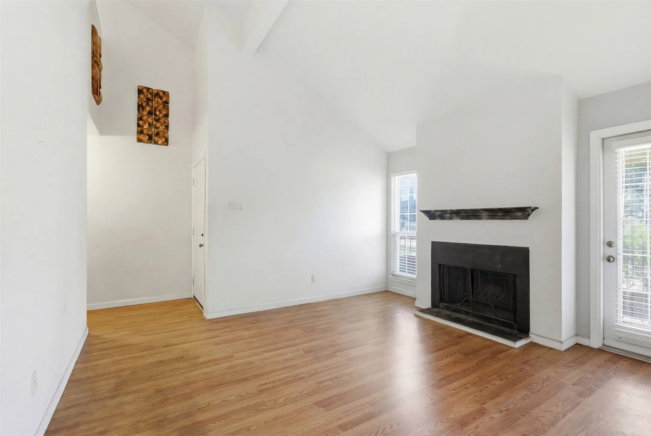 Condominium For Sale in Dallas County , 5981 Arapaho Road 602, Dallas, Texas 75248, 2 Bedroom, 2 Bathroom, Garage spaces, 1,038 Sqft, built in 1980, Preowned, mls#21253664, Real Estate Agent in Dallas, Homes For Sale in Dallas county, Homes For Sale in Dallas, Realtor in Dallas Texas, Real Estate Brokerage Independent Realty Texas, Luminita Cordes Realtor