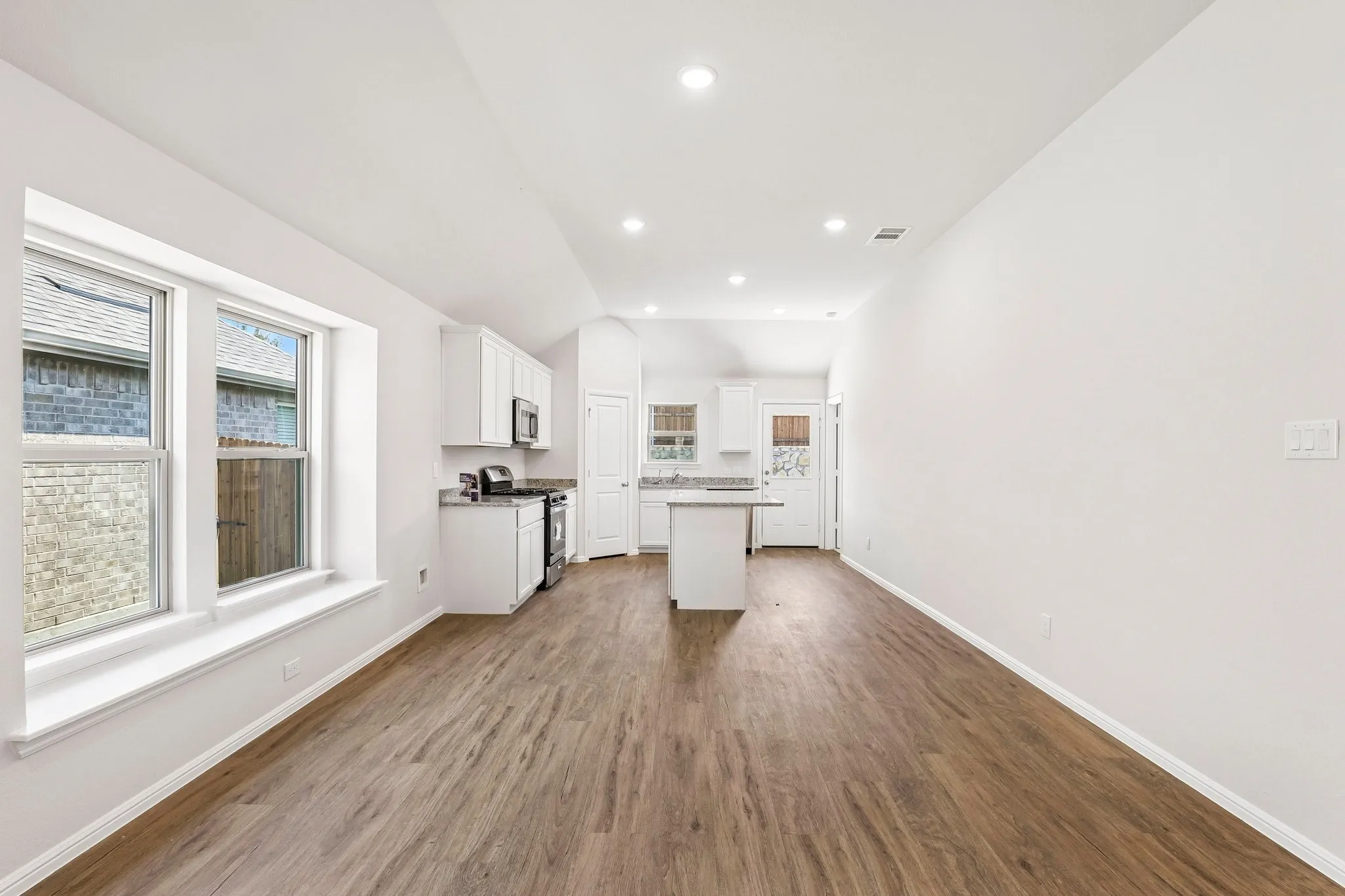 Single Family Residence For Sale in Collin County , 440 Silent Pond Park, Lavon, Texas 75166, 3 Bedroom, 2 Bathroom, 2 Garage spaces, 1,571 Sqft, built in 2026, New Construction - Incomplete, mls#21237708, Real Estate Agent in Lavon, Homes For Sale in Collin county, Homes For Sale in Lavon, Realtor in Lavon Texas, Real Estate Brokerage Independent Realty Texas, Luminita Cordes Realtor