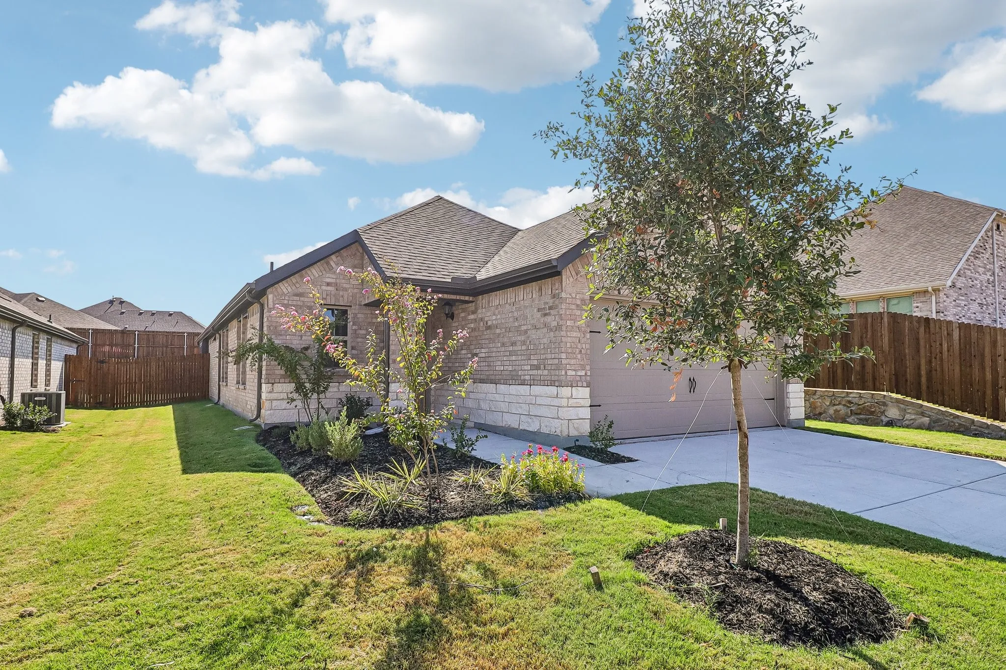 Single Family Residence For Sale in Collin County , 444 Silent Pond Park, Lavon, Texas 75166, 3 Bedroom, 3 Bathroom, 2 Garage spaces, 1,699 Sqft, built in 2026, New Construction - Incomplete, mls#21247875, Real Estate Agent in Lavon, Homes For Sale in Collin county, Homes For Sale in Lavon, Realtor in Lavon Texas, Real Estate Brokerage Independent Realty Texas, Luminita Cordes Realtor