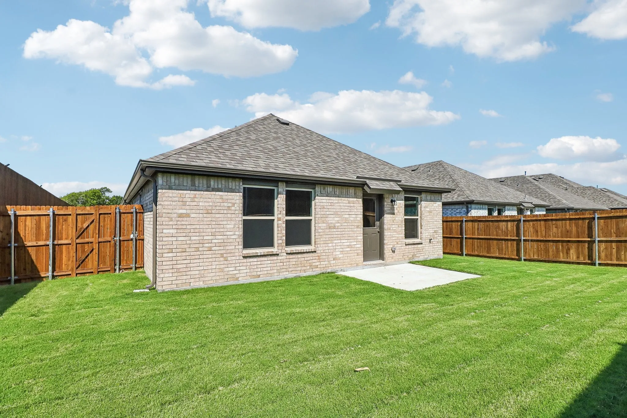 Single Family Residence For Sale in Collin County , 444 Silent Pond Park, Lavon, Texas 75166, 3 Bedroom, 3 Bathroom, 2 Garage spaces, 1,699 Sqft, built in 2026, New Construction - Incomplete, mls#21247875, Real Estate Agent in Lavon, Homes For Sale in Collin county, Homes For Sale in Lavon, Realtor in Lavon Texas, Real Estate Brokerage Independent Realty Texas, Luminita Cordes Realtor