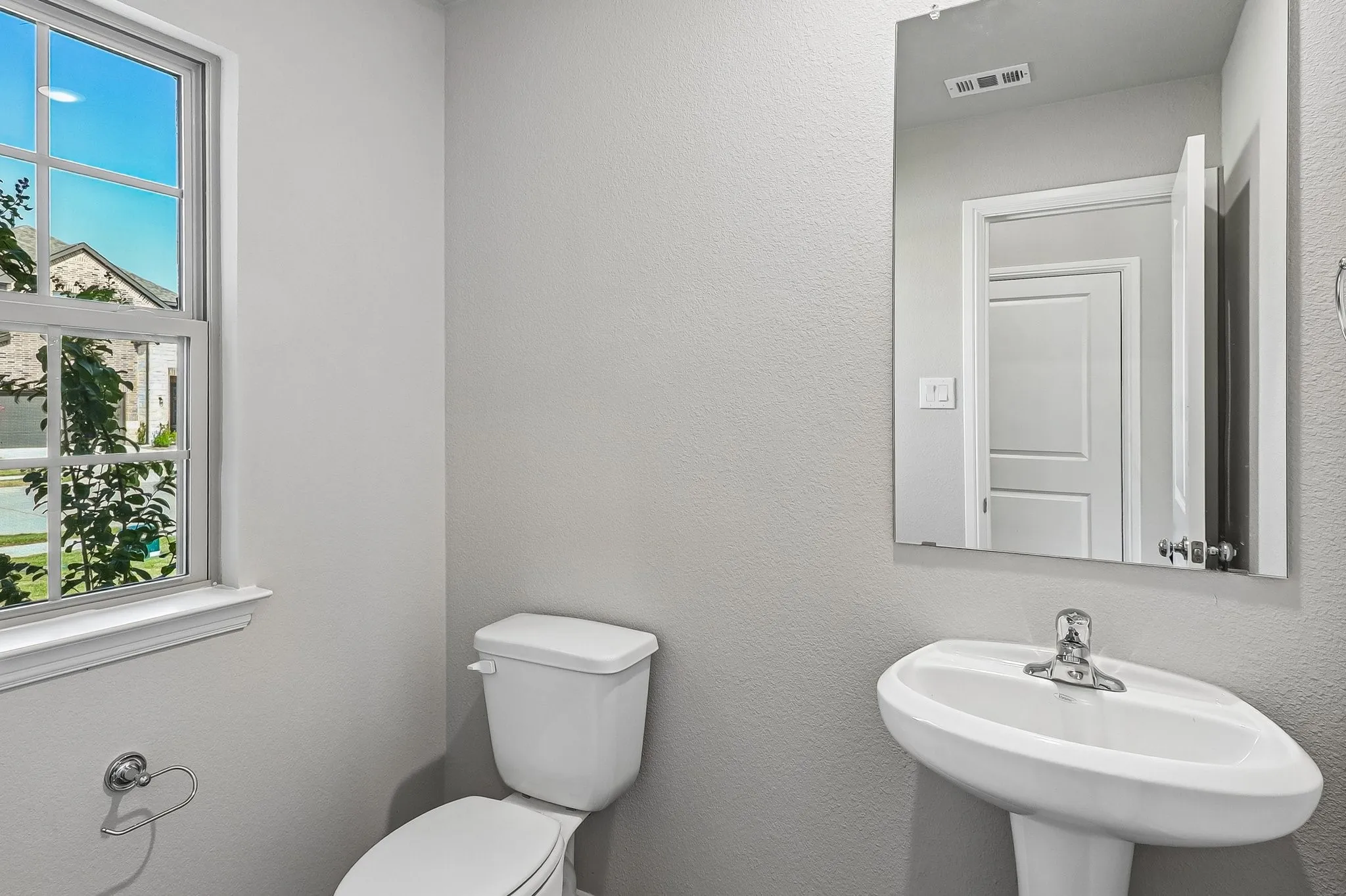 Single Family Residence For Sale in Collin County , 444 Silent Pond Park, Lavon, Texas 75166, 3 Bedroom, 3 Bathroom, 2 Garage spaces, 1,699 Sqft, built in 2026, New Construction - Incomplete, mls#21247875, Real Estate Agent in Lavon, Homes For Sale in Collin county, Homes For Sale in Lavon, Realtor in Lavon Texas, Real Estate Brokerage Independent Realty Texas, Luminita Cordes Realtor