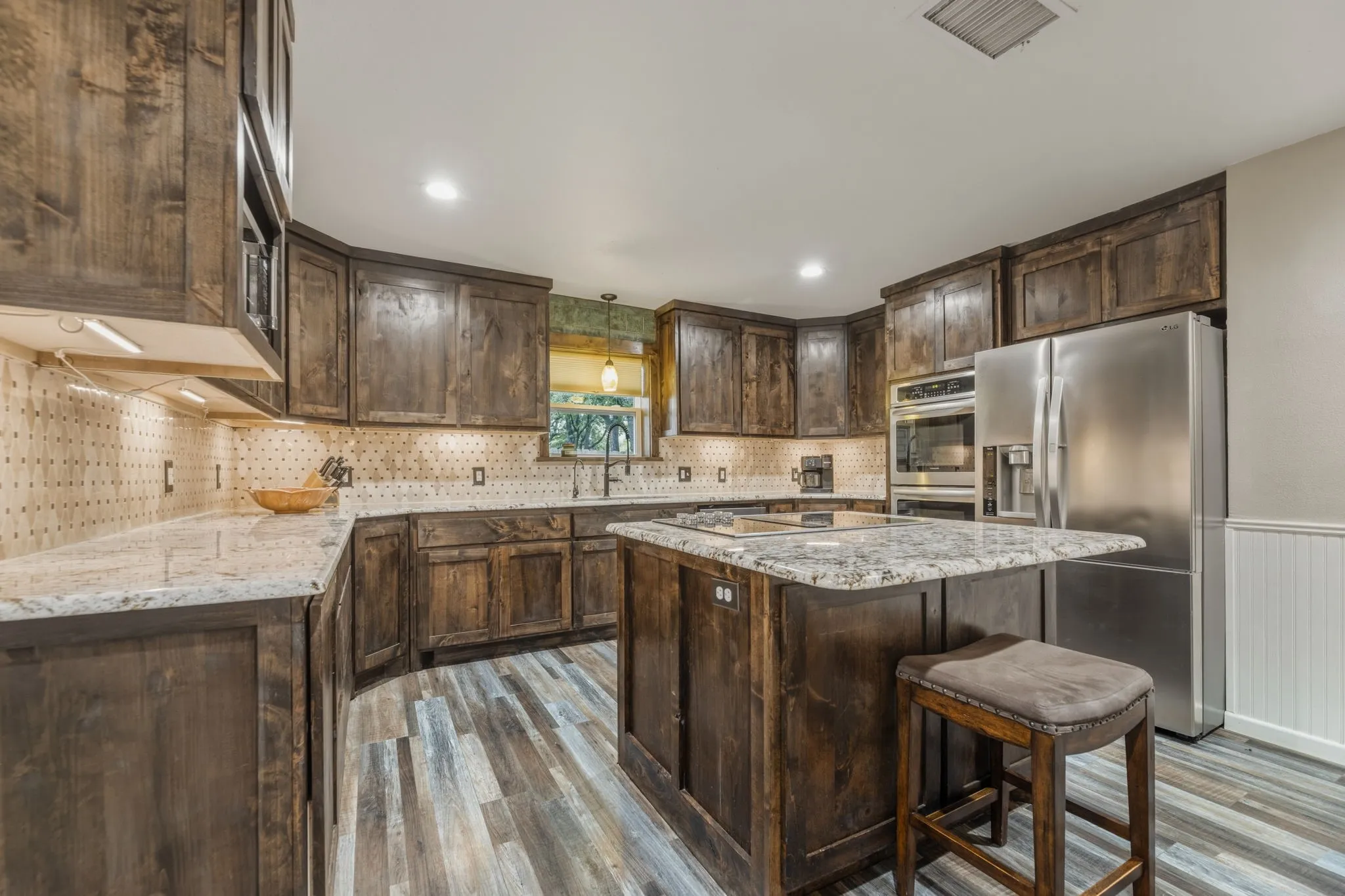Single Family Residence For Sale in Eastland County , 801 County Road 529, Eastland, Texas 76448, 3 Bedroom, 3 Bathroom, 2 Garage spaces, 2,490 Sqft, built in 1986, Preowned, mls#21256049, Real Estate Agent in Eastland, Homes For Sale in Eastland county, Homes For Sale in Eastland, Realtor in Eastland Texas, Real Estate Brokerage Independent Realty Texas, Luminita Cordes Realtor