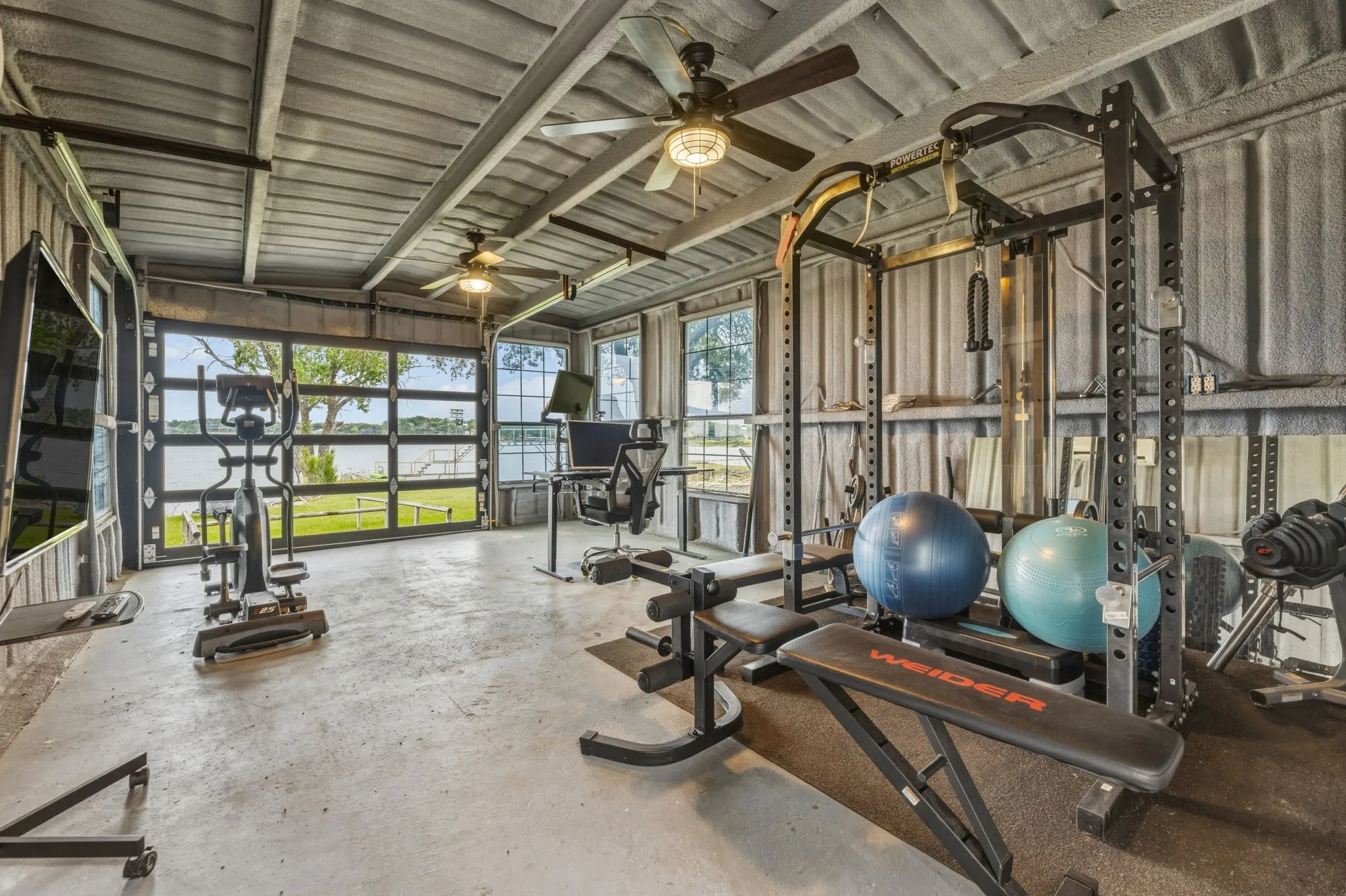 Single Family Residence For Sale in Eastland County , 801 County Road 529, Eastland, Texas 76448, 3 Bedroom, 3 Bathroom, 2 Garage spaces, 2,490 Sqft, built in 1986, Preowned, mls#21256049, Real Estate Agent in Eastland, Homes For Sale in Eastland county, Homes For Sale in Eastland, Realtor in Eastland Texas, Real Estate Brokerage Independent Realty Texas, Luminita Cordes Realtor
