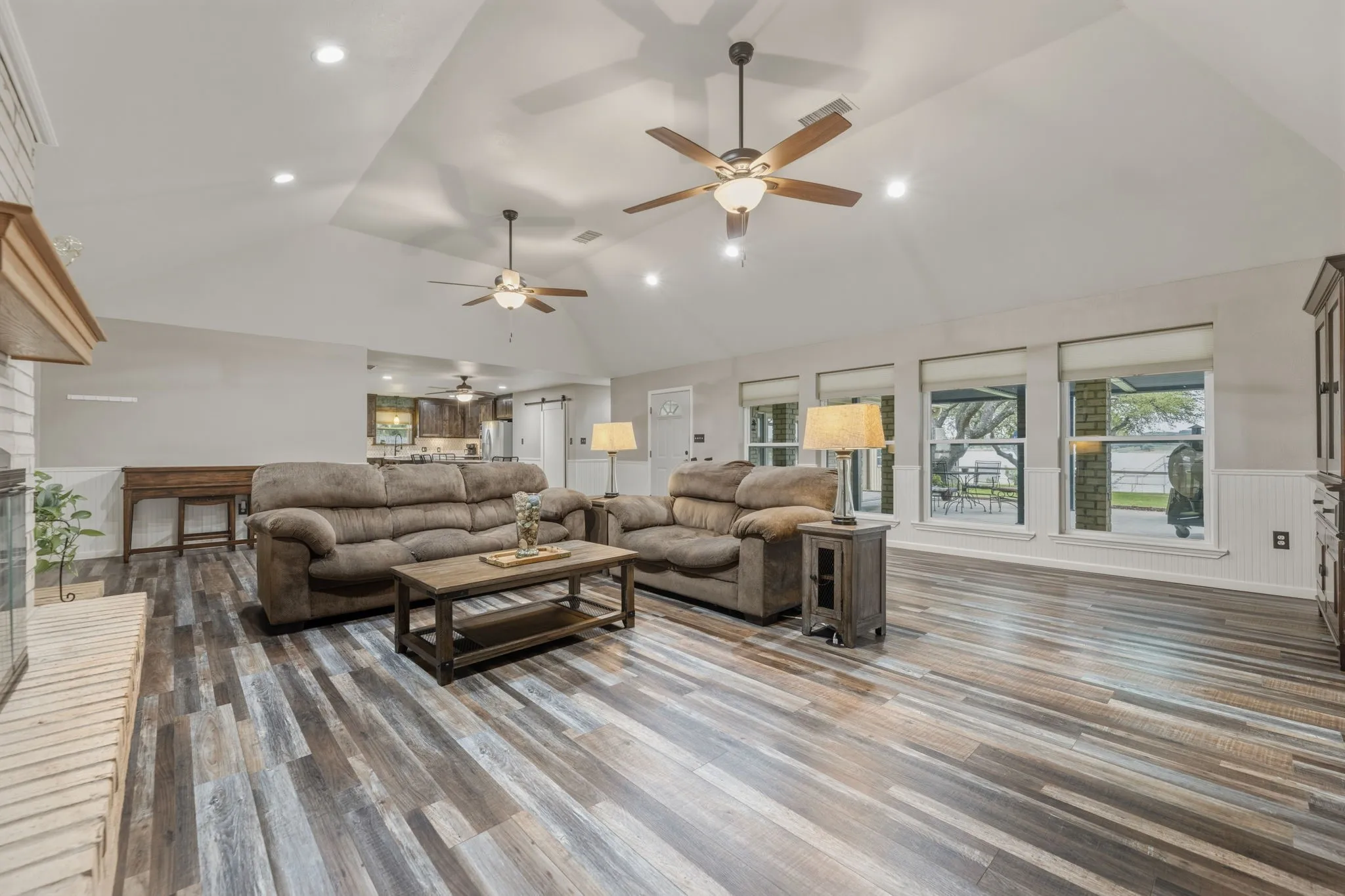 Single Family Residence For Sale in Eastland County , 801 County Road 529, Eastland, Texas 76448, 3 Bedroom, 3 Bathroom, 2 Garage spaces, 2,490 Sqft, built in 1986, Preowned, mls#21256049, Real Estate Agent in Eastland, Homes For Sale in Eastland county, Homes For Sale in Eastland, Realtor in Eastland Texas, Real Estate Brokerage Independent Realty Texas, Luminita Cordes Realtor
