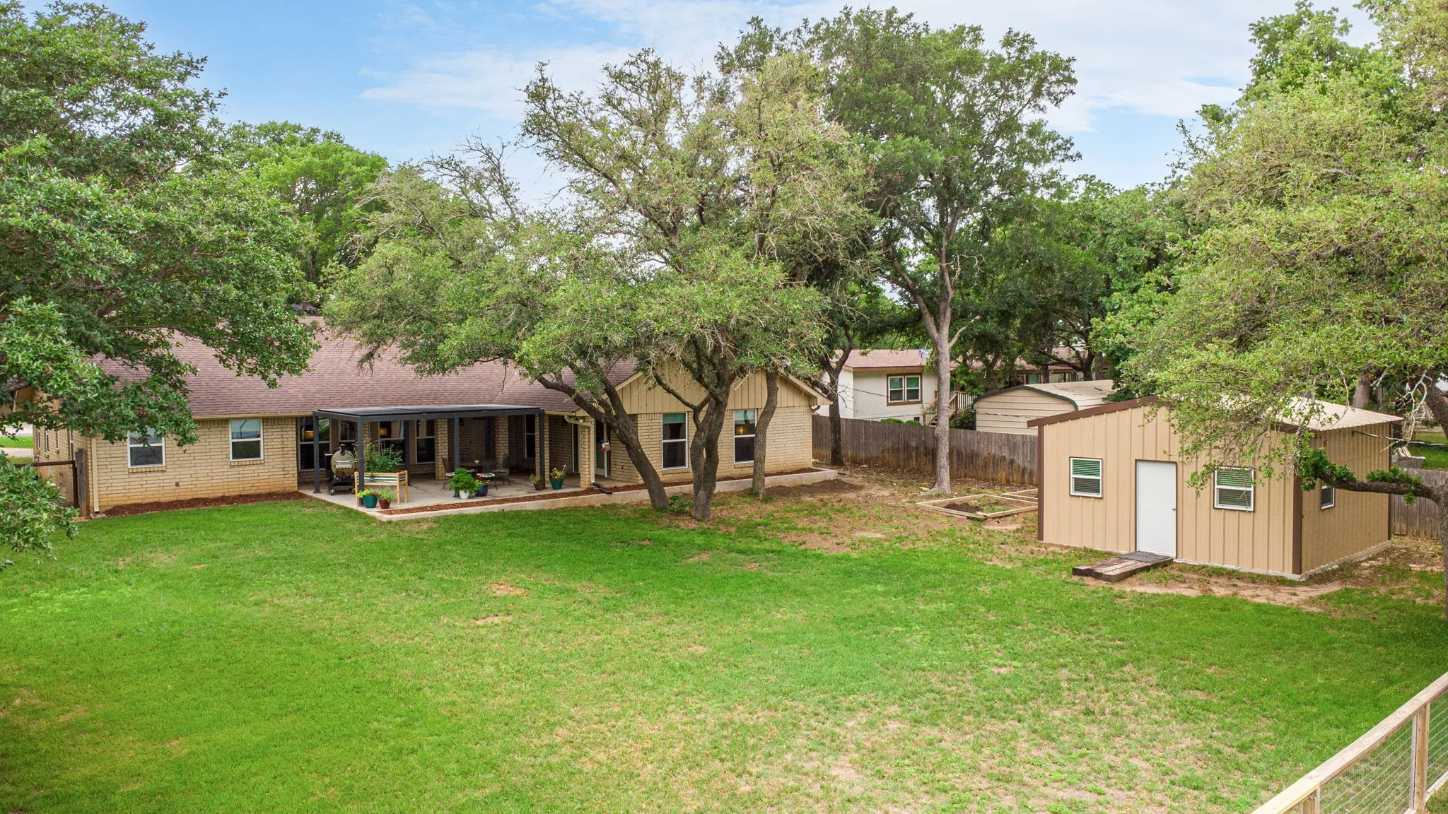 Single Family Residence For Sale in Eastland County , 801 County Road 529, Eastland, Texas 76448, 3 Bedroom, 3 Bathroom, 2 Garage spaces, 2,490 Sqft, built in 1986, Preowned, mls#21256049, Real Estate Agent in Eastland, Homes For Sale in Eastland county, Homes For Sale in Eastland, Realtor in Eastland Texas, Real Estate Brokerage Independent Realty Texas, Luminita Cordes Realtor