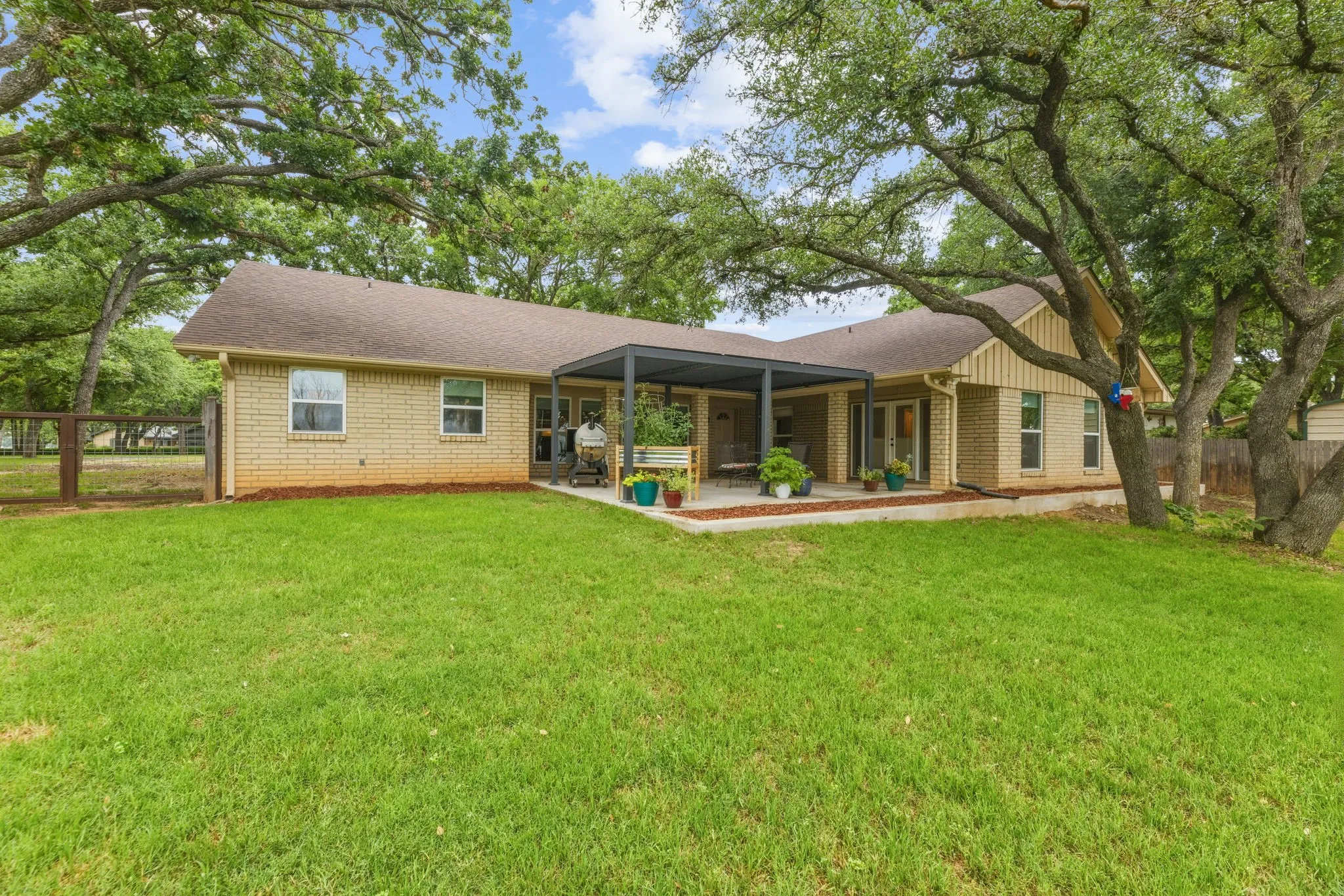 Single Family Residence For Sale in Eastland County , 801 County Road 529, Eastland, Texas 76448, 3 Bedroom, 3 Bathroom, 2 Garage spaces, 2,490 Sqft, built in 1986, Preowned, mls#21256049, Real Estate Agent in Eastland, Homes For Sale in Eastland county, Homes For Sale in Eastland, Realtor in Eastland Texas, Real Estate Brokerage Independent Realty Texas, Luminita Cordes Realtor