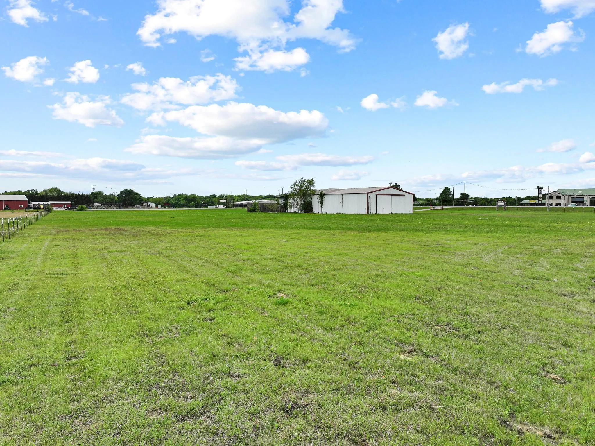 Industrial For Sale in Fannin County , 3301 S State Highway 121, Bonham, Texas 75418, 0, 0, Garage spaces, 4,725 Sqft, built in 1994, Preowned, mls#21240207, Real Estate Agent in Bonham, Homes For Sale in Fannin county, Homes For Sale in Bonham, Realtor in Bonham Texas, Real Estate Brokerage Independent Realty Texas, Luminita Cordes Realtor