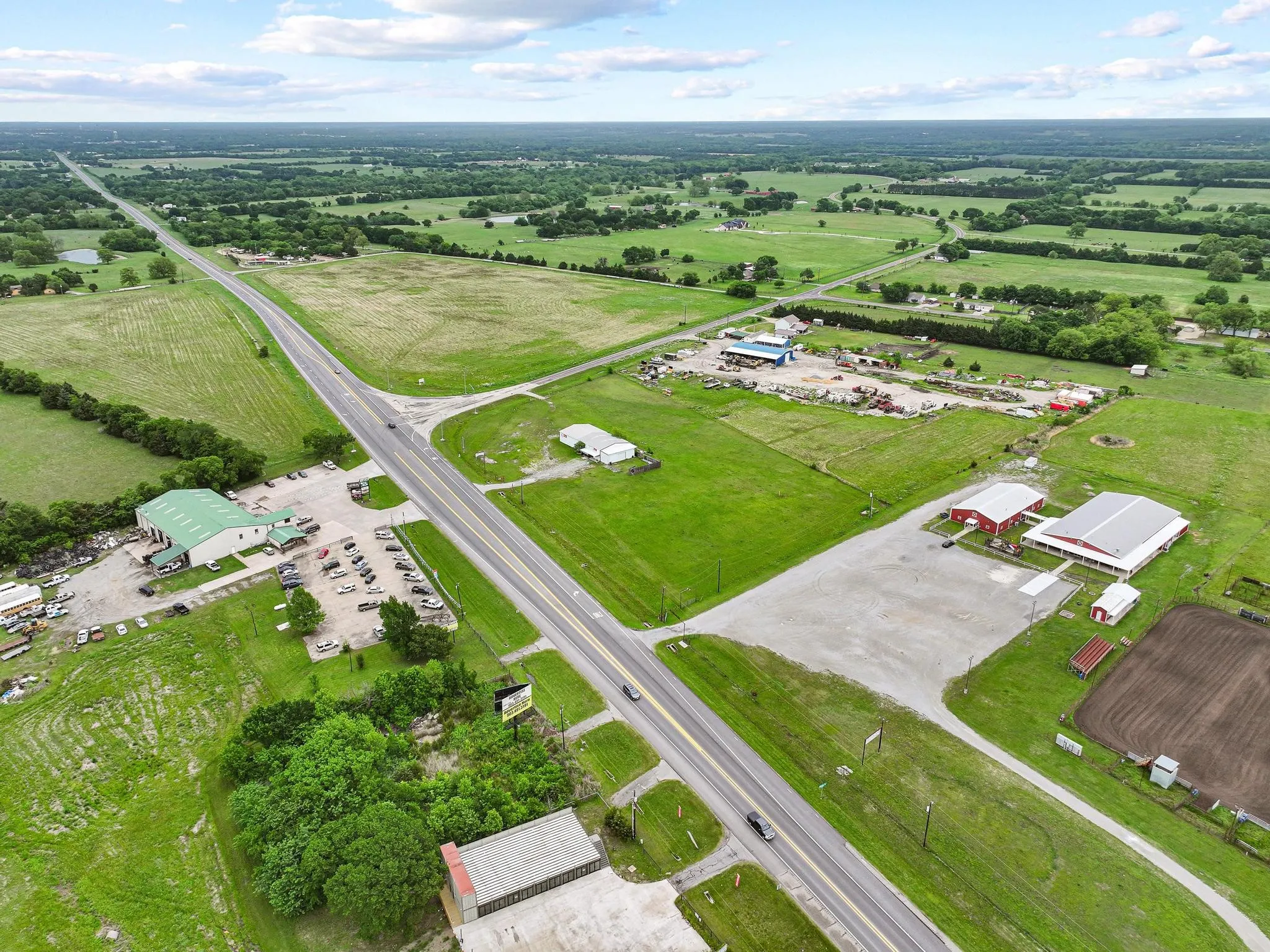 Industrial For Sale in Fannin County , 3301 S State Highway 121, Bonham, Texas 75418, 0, 0, Garage spaces, 4,725 Sqft, built in 1994, Preowned, mls#21240207, Real Estate Agent in Bonham, Homes For Sale in Fannin county, Homes For Sale in Bonham, Realtor in Bonham Texas, Real Estate Brokerage Independent Realty Texas, Luminita Cordes Realtor