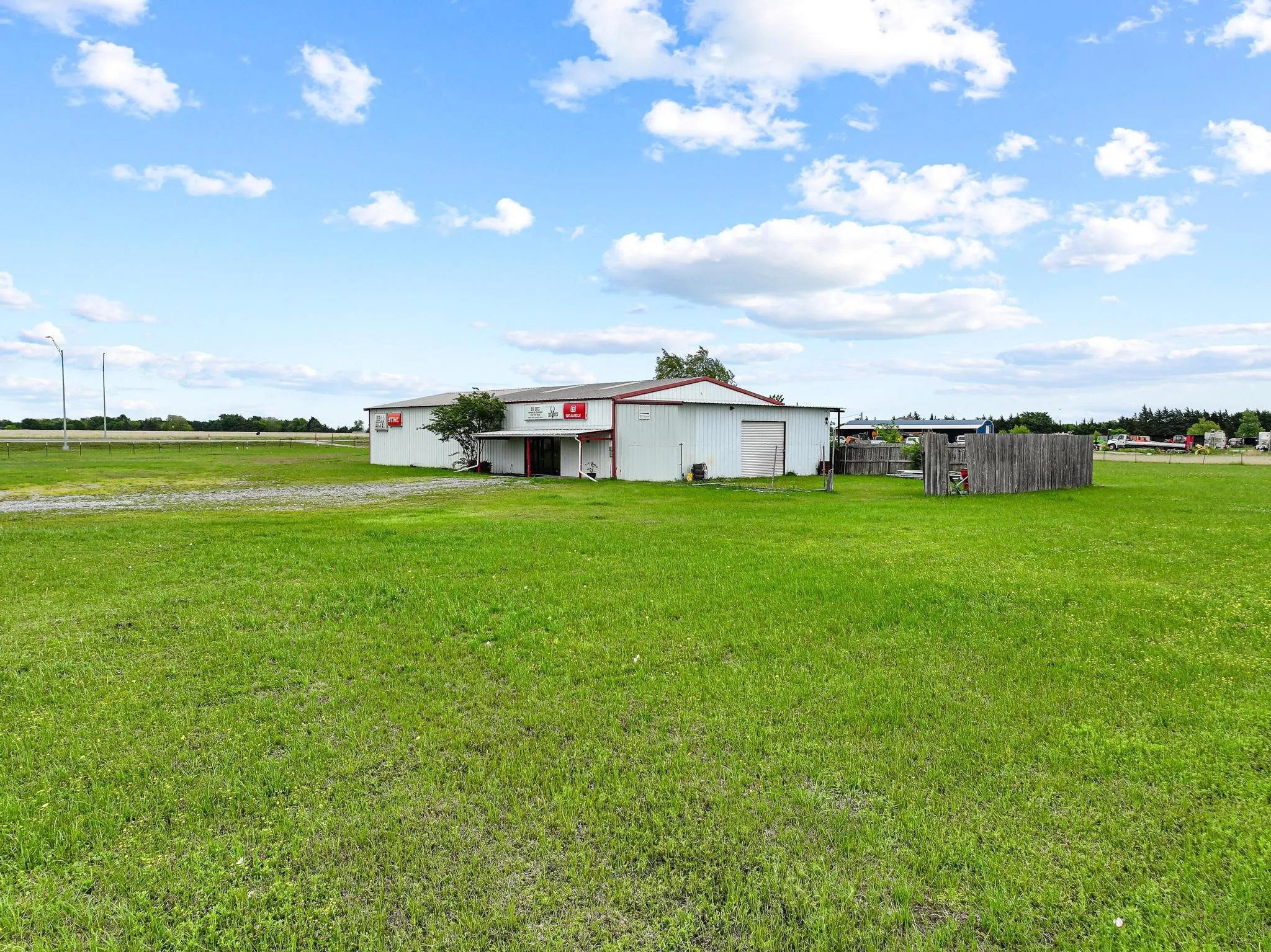 Industrial For Sale in Fannin County , 3301 S State Highway 121, Bonham, Texas 75418, 0, 0, Garage spaces, 4,725 Sqft, built in 1994, Preowned, mls#21240207, Real Estate Agent in Bonham, Homes For Sale in Fannin county, Homes For Sale in Bonham, Realtor in Bonham Texas, Real Estate Brokerage Independent Realty Texas, Luminita Cordes Realtor