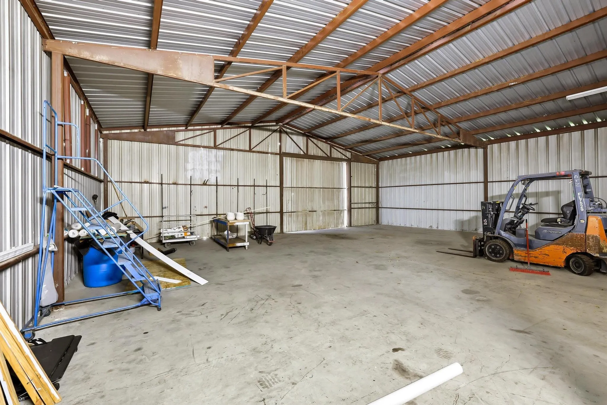 Industrial For Sale in Fannin County , 3301 S State Highway 121, Bonham, Texas 75418, 0, 0, Garage spaces, 4,725 Sqft, built in 1994, Preowned, mls#21240207, Real Estate Agent in Bonham, Homes For Sale in Fannin county, Homes For Sale in Bonham, Realtor in Bonham Texas, Real Estate Brokerage Independent Realty Texas, Luminita Cordes Realtor