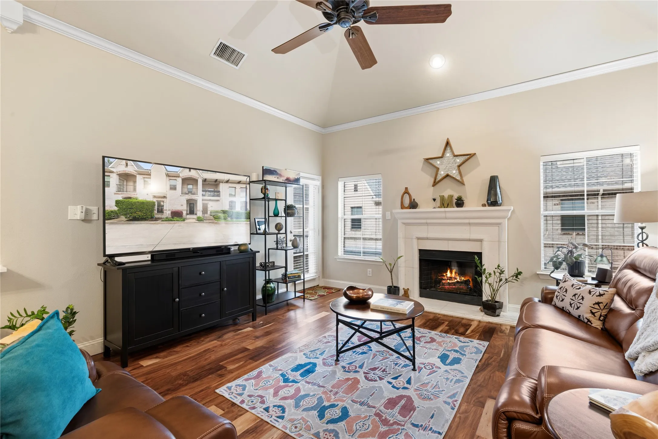 Townhouse For Sale in Dallas County , 8824 Tudor Place, Dallas, Texas 75228, 2 Bedroom, 3 Bathroom, 2 Garage spaces, 1,796 Sqft, built in 2007, Preowned, mls#21256153, Real Estate Agent in Dallas, Homes For Sale in Dallas county, Homes For Sale in Dallas, Realtor in Dallas Texas, Real Estate Brokerage Independent Realty Texas, Luminita Cordes Realtor