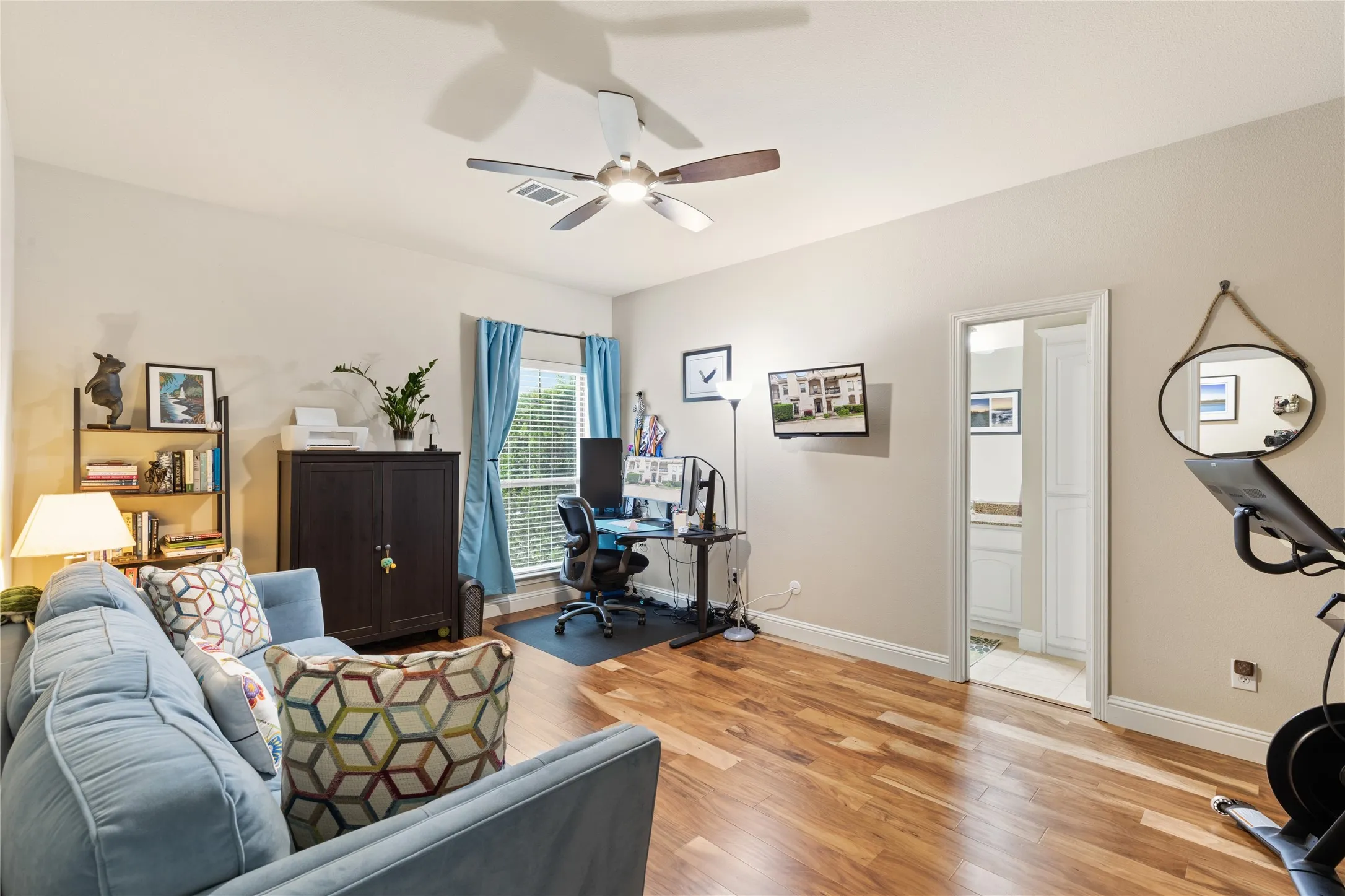 Townhouse For Sale in Dallas County , 8824 Tudor Place, Dallas, Texas 75228, 2 Bedroom, 3 Bathroom, 2 Garage spaces, 1,796 Sqft, built in 2007, Preowned, mls#21256153, Real Estate Agent in Dallas, Homes For Sale in Dallas county, Homes For Sale in Dallas, Realtor in Dallas Texas, Real Estate Brokerage Independent Realty Texas, Luminita Cordes Realtor