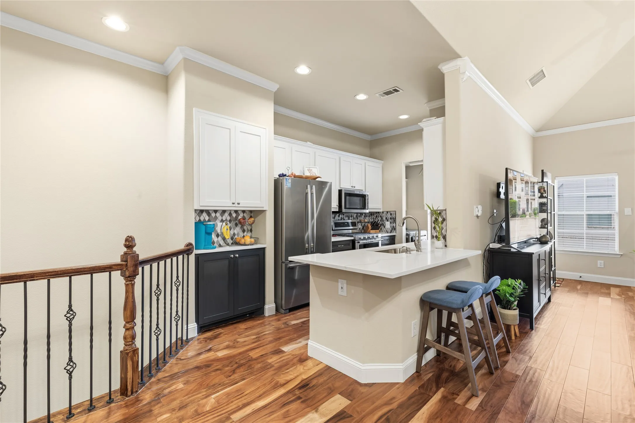 Townhouse For Sale in Dallas County , 8824 Tudor Place, Dallas, Texas 75228, 2 Bedroom, 3 Bathroom, 2 Garage spaces, 1,796 Sqft, built in 2007, Preowned, mls#21256153, Real Estate Agent in Dallas, Homes For Sale in Dallas county, Homes For Sale in Dallas, Realtor in Dallas Texas, Real Estate Brokerage Independent Realty Texas, Luminita Cordes Realtor