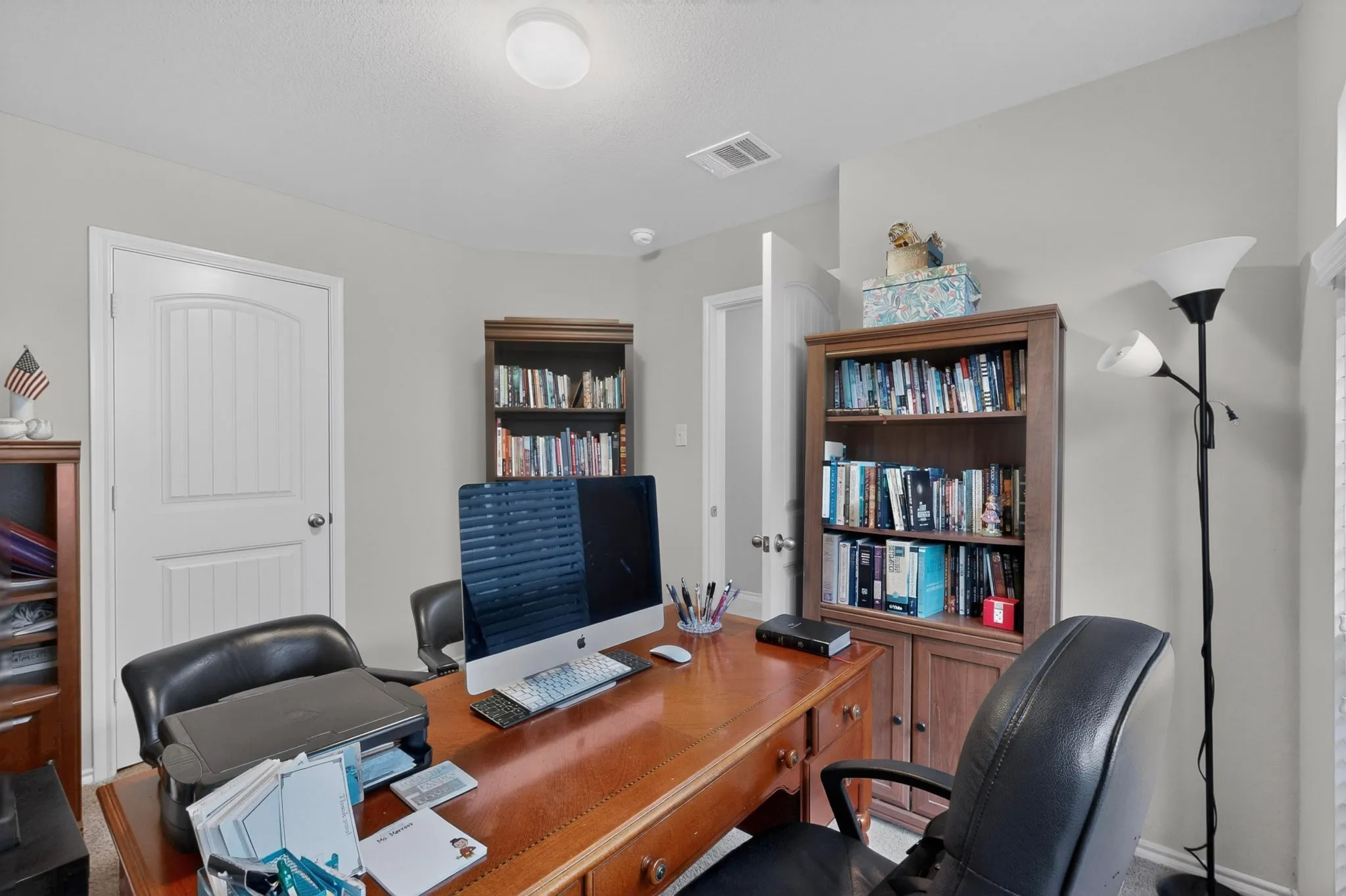 Dedicated room featuring light gray walls and recessed ceiling lighting