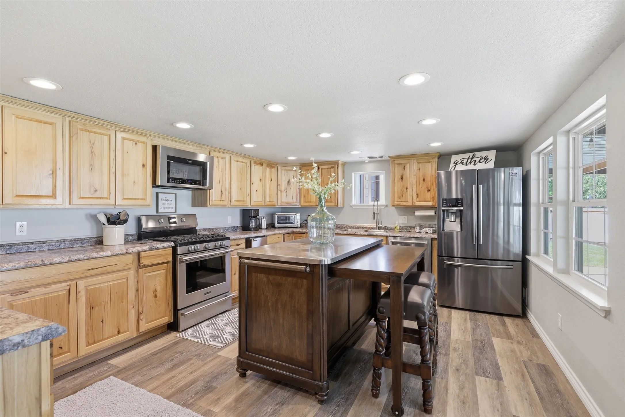Single Family Residence For Sale in Eastland County , 125 County Road 596, Eastland, Texas 76448, 4 Bedroom, 3 Bathroom, Garage spaces, 2,380 Sqft, built in 1990, Preowned, mls#21246487, Real Estate Agent in Eastland, Homes For Sale in Eastland county, Homes For Sale in Eastland, Realtor in Eastland Texas, Real Estate Brokerage Independent Realty Texas, Luminita Cordes Realtor