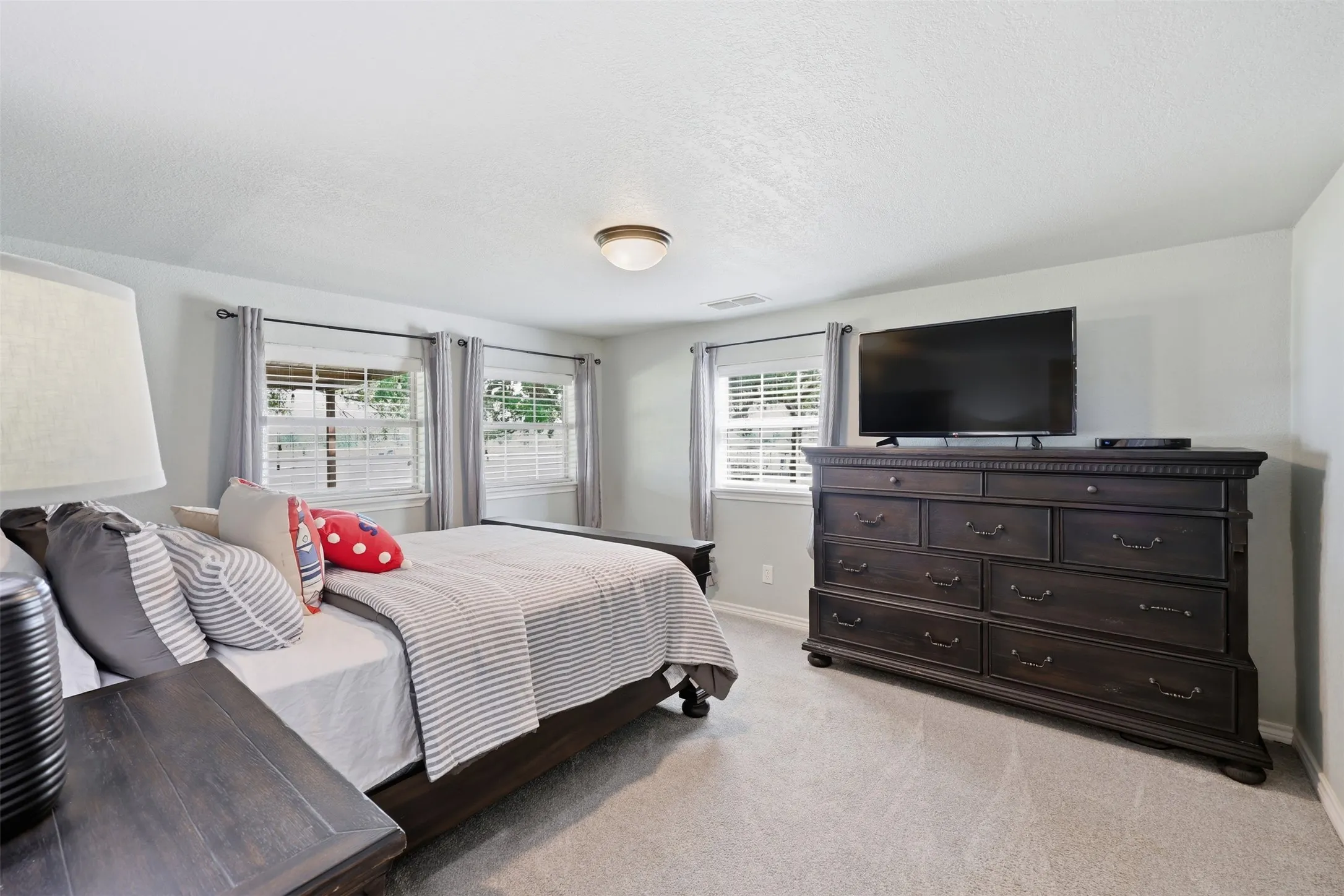 Bedroom 4 with lake view