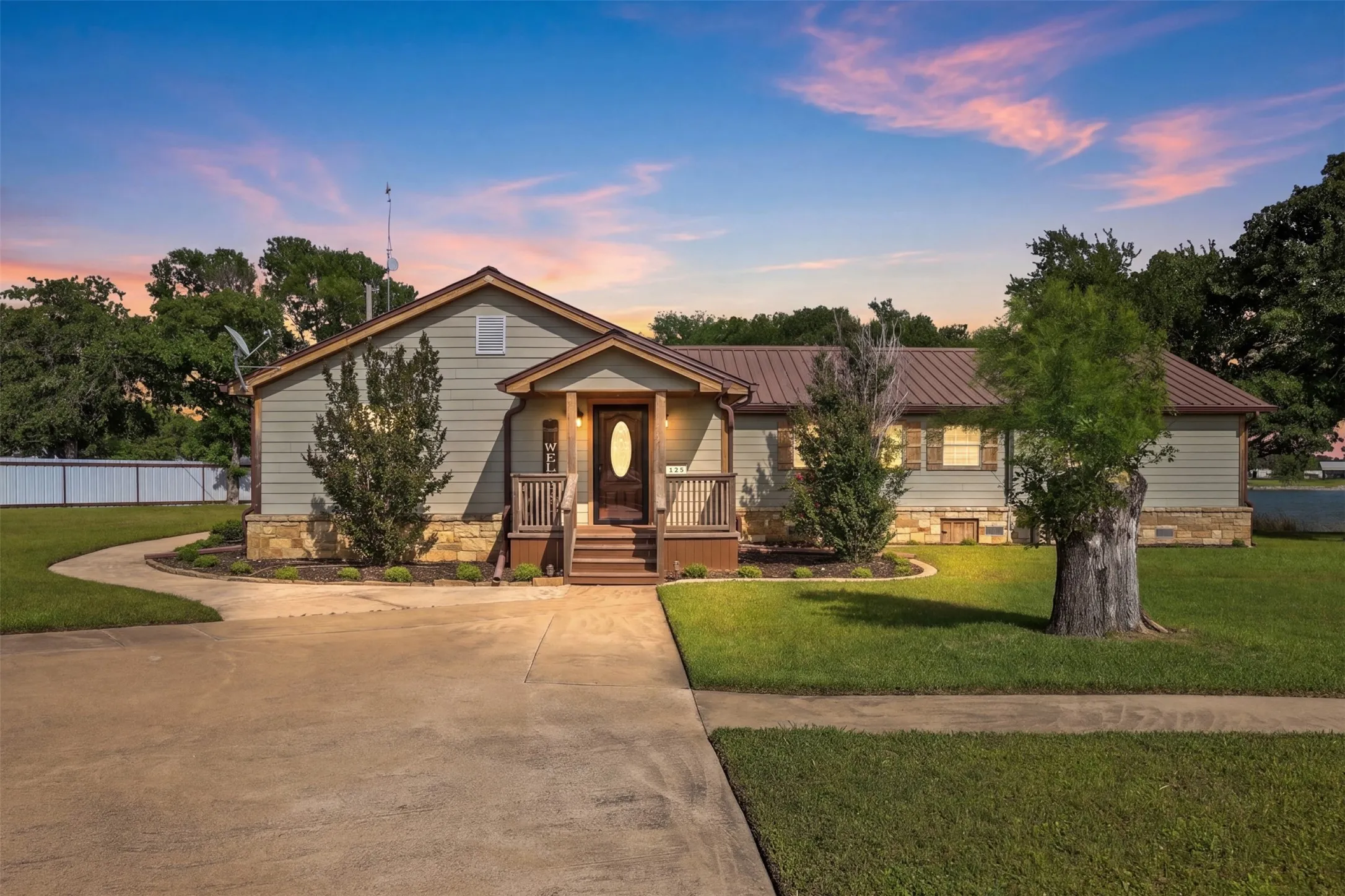 Single Family Residence For Sale in Eastland County , 125 County Road 596, Eastland, Texas 76448, 4 Bedroom, 3 Bathroom, Garage spaces, 2,380 Sqft, built in 1990, Preowned, mls#21246487, Real Estate Agent in Eastland, Homes For Sale in Eastland county, Homes For Sale in Eastland, Realtor in Eastland Texas, Real Estate Brokerage Independent Realty Texas, Luminita Cordes Realtor