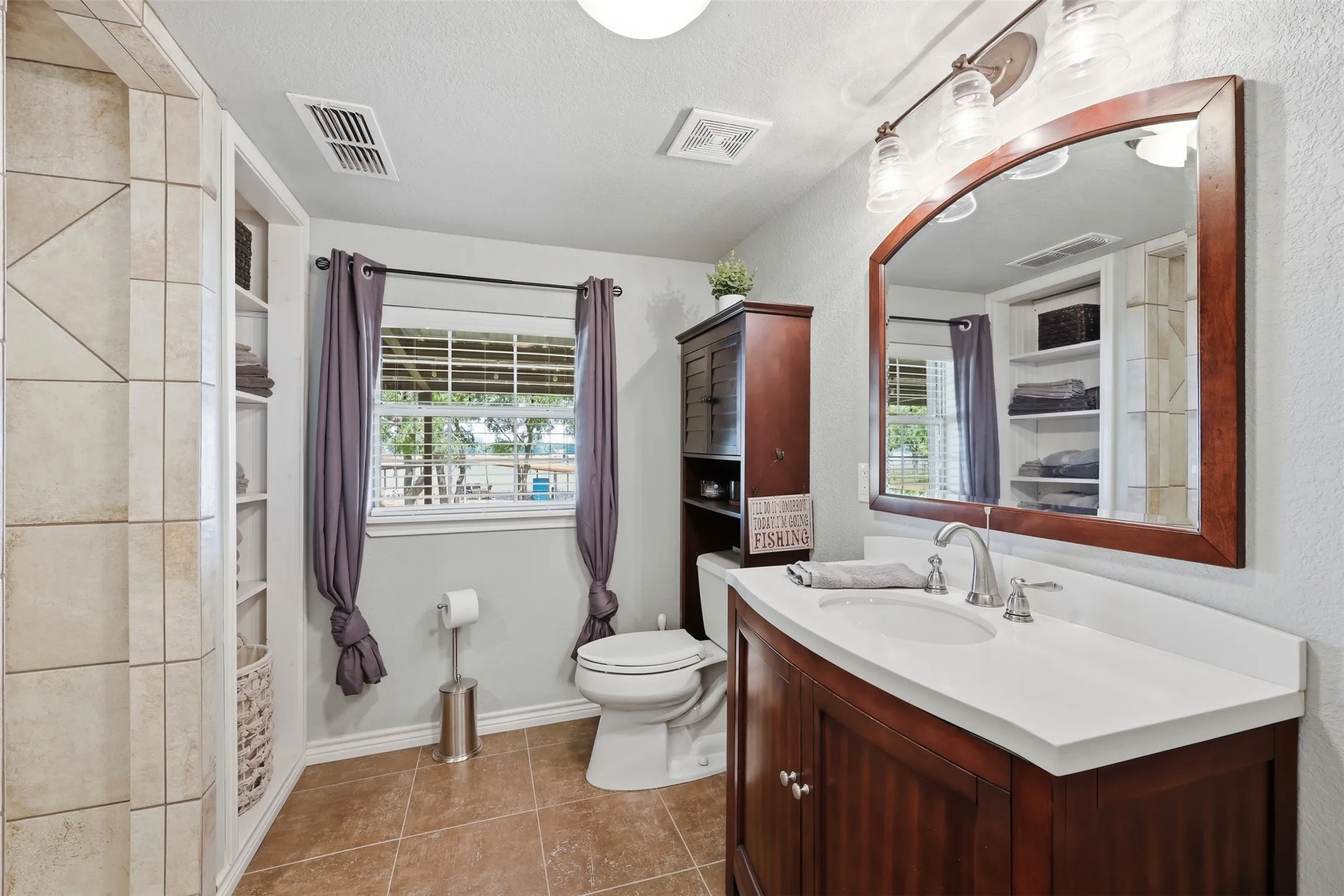 Full bathroom 3