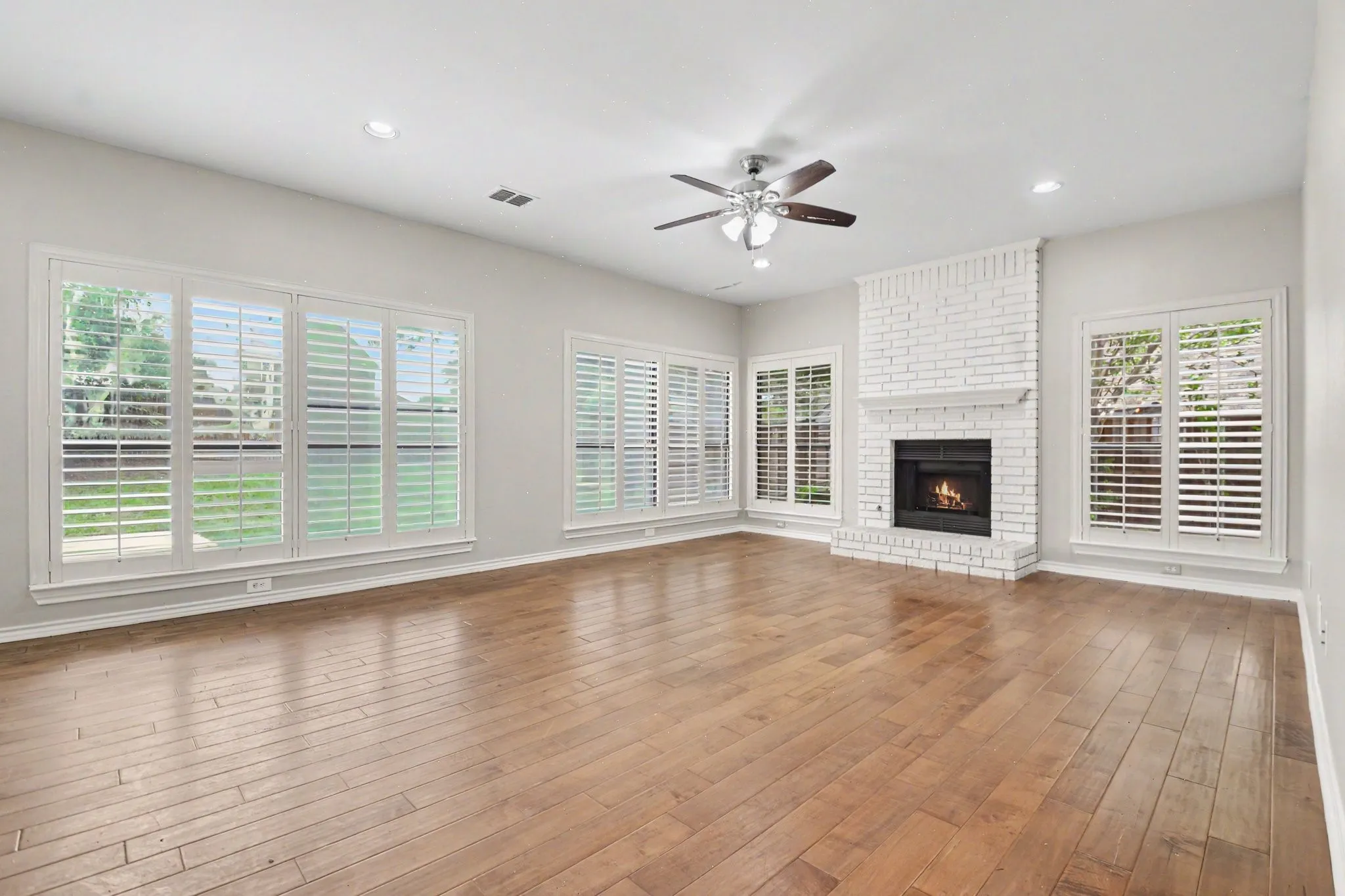 Single Family Residence For Sale in Collin County , 1732 Snowmass Drive, Plano, Texas 75025, 4 Bedroom, 3 Bathroom, 2 Garage spaces, 2,574 Sqft, built in 1988, Preowned, Price $489,500, mls#21255636, Real Estate Agent in Plano, Homes For Sale in Collin county, Homes For Sale in Plano, Realtor in Plano Texas, Real Estate Brokerage Independent Realty Texas, Luminita Cordes Realtor