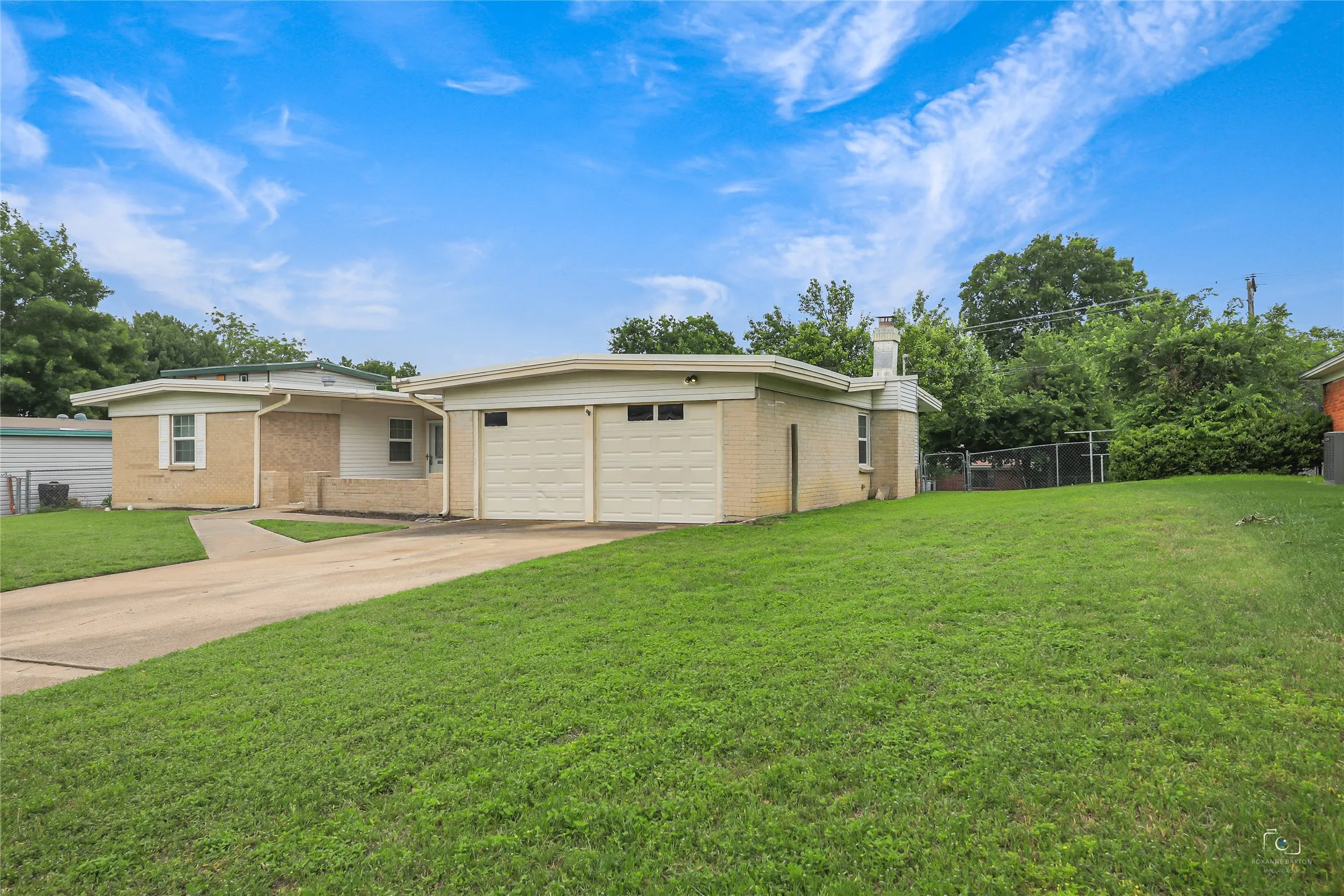Don't miss the opportunity for homw ownership!  Lots of options  and ready to move-in...