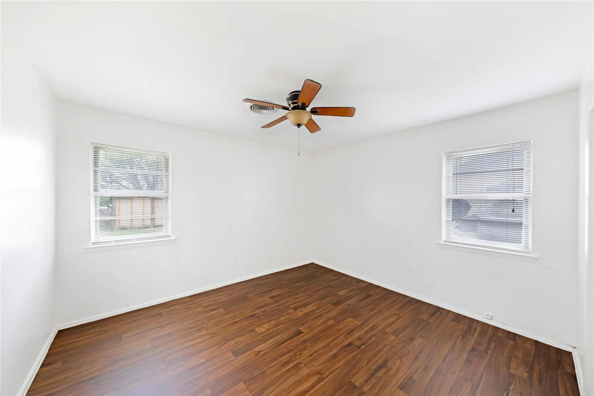 Single Family Residence For Rent in Dallas County , 2717 Wesleyan Drive, Irving, Texas 75062, 4 Bedroom, 2 Bathroom, Garage spaces, 1,603 Sqft, built in 1960, Price $1,995, mls#21256248, Real Estate Agent in Irving, Homes For Rent in Dallas county, Homes For Rent in Irving, Realtor in Irving Texas, Real Estate Brokerage Independent Realty Texas, Luminita Cordes Realtor