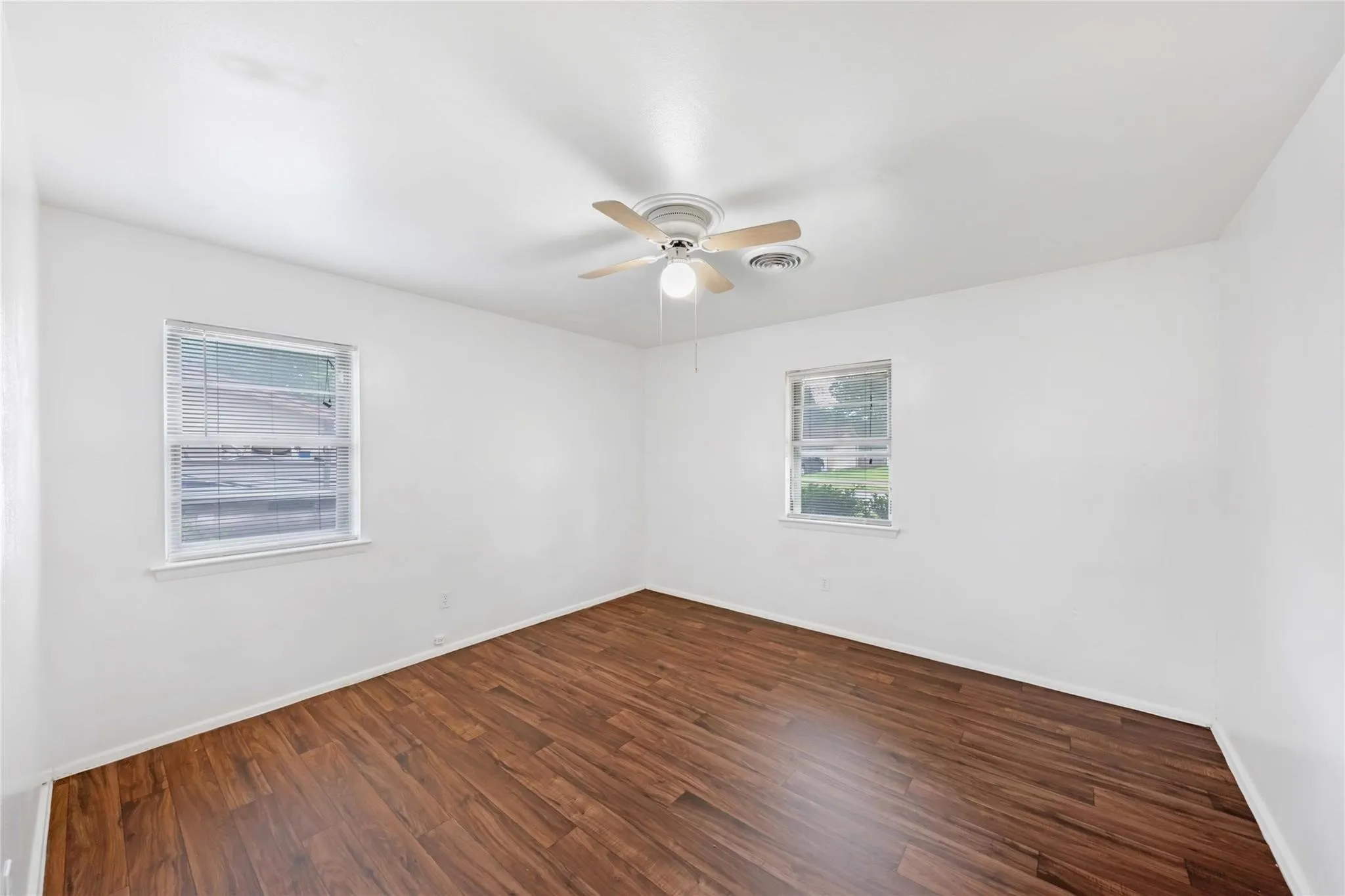 Single Family Residence For Rent in Dallas County , 2717 Wesleyan Drive, Irving, Texas 75062, 4 Bedroom, 2 Bathroom, Garage spaces, 1,603 Sqft, built in 1960, Price $1,995, mls#21256248, Real Estate Agent in Irving, Homes For Rent in Dallas county, Homes For Rent in Irving, Realtor in Irving Texas, Real Estate Brokerage Independent Realty Texas, Luminita Cordes Realtor