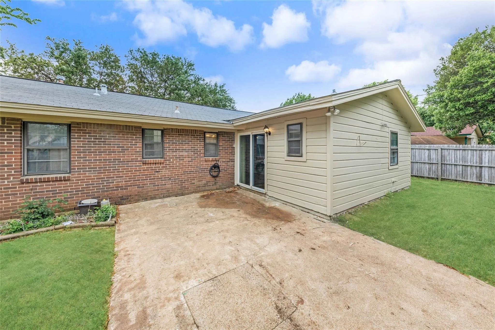 Single Family Residence For Rent in Dallas County , 2717 Wesleyan Drive, Irving, Texas 75062, 4 Bedroom, 2 Bathroom, Garage spaces, 1,603 Sqft, built in 1960, Price $1,995, mls#21256248, Real Estate Agent in Irving, Homes For Rent in Dallas county, Homes For Rent in Irving, Realtor in Irving Texas, Real Estate Brokerage Independent Realty Texas, Luminita Cordes Realtor