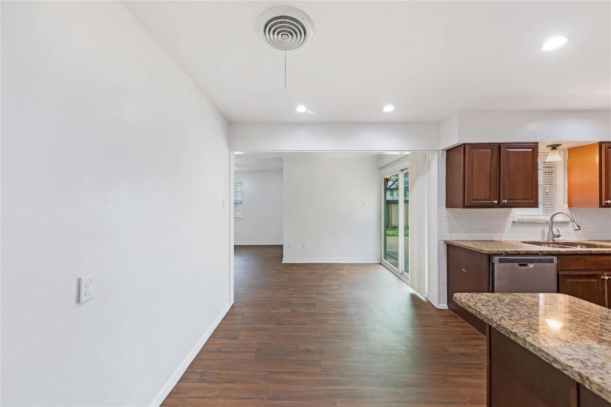 Single Family Residence For Rent in Dallas County , 2717 Wesleyan Drive, Irving, Texas 75062, 4 Bedroom, 2 Bathroom, Garage spaces, 1,603 Sqft, built in 1960, Price $1,995, mls#21256248, Real Estate Agent in Irving, Homes For Rent in Dallas county, Homes For Rent in Irving, Realtor in Irving Texas, Real Estate Brokerage Independent Realty Texas, Luminita Cordes Realtor